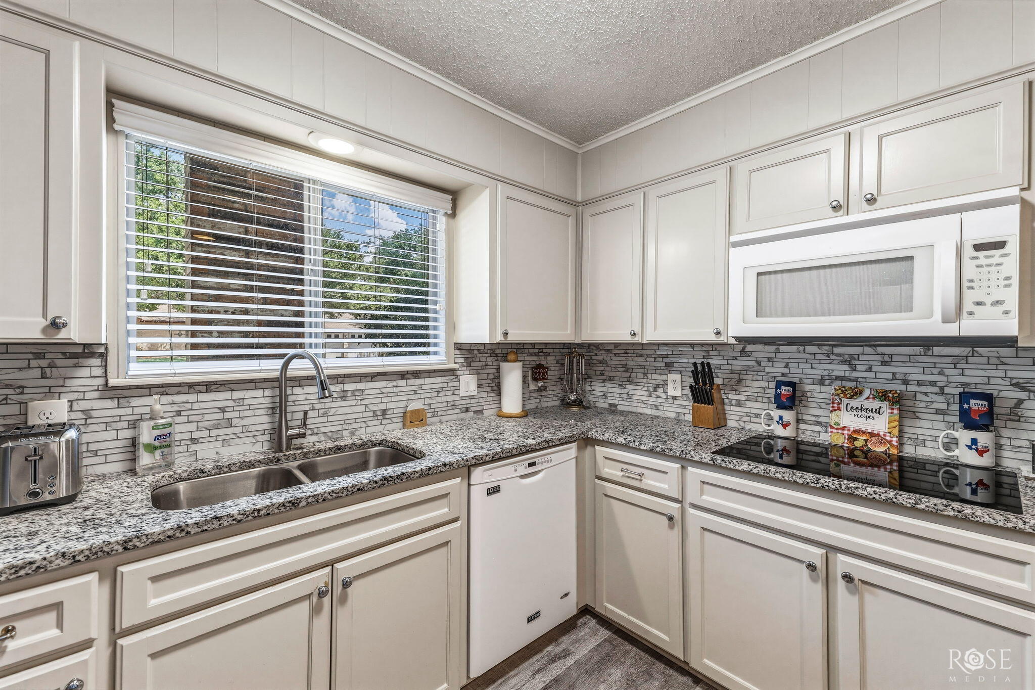 3837 Parkwood Drive Property Photo 11