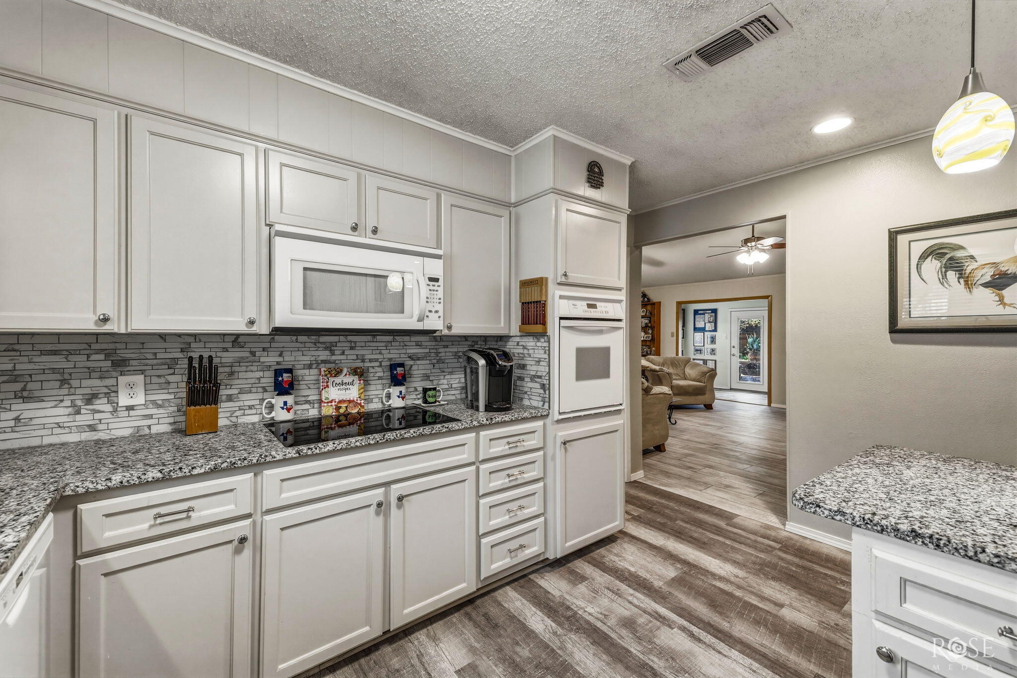 3837 Parkwood Drive Property Photo 12