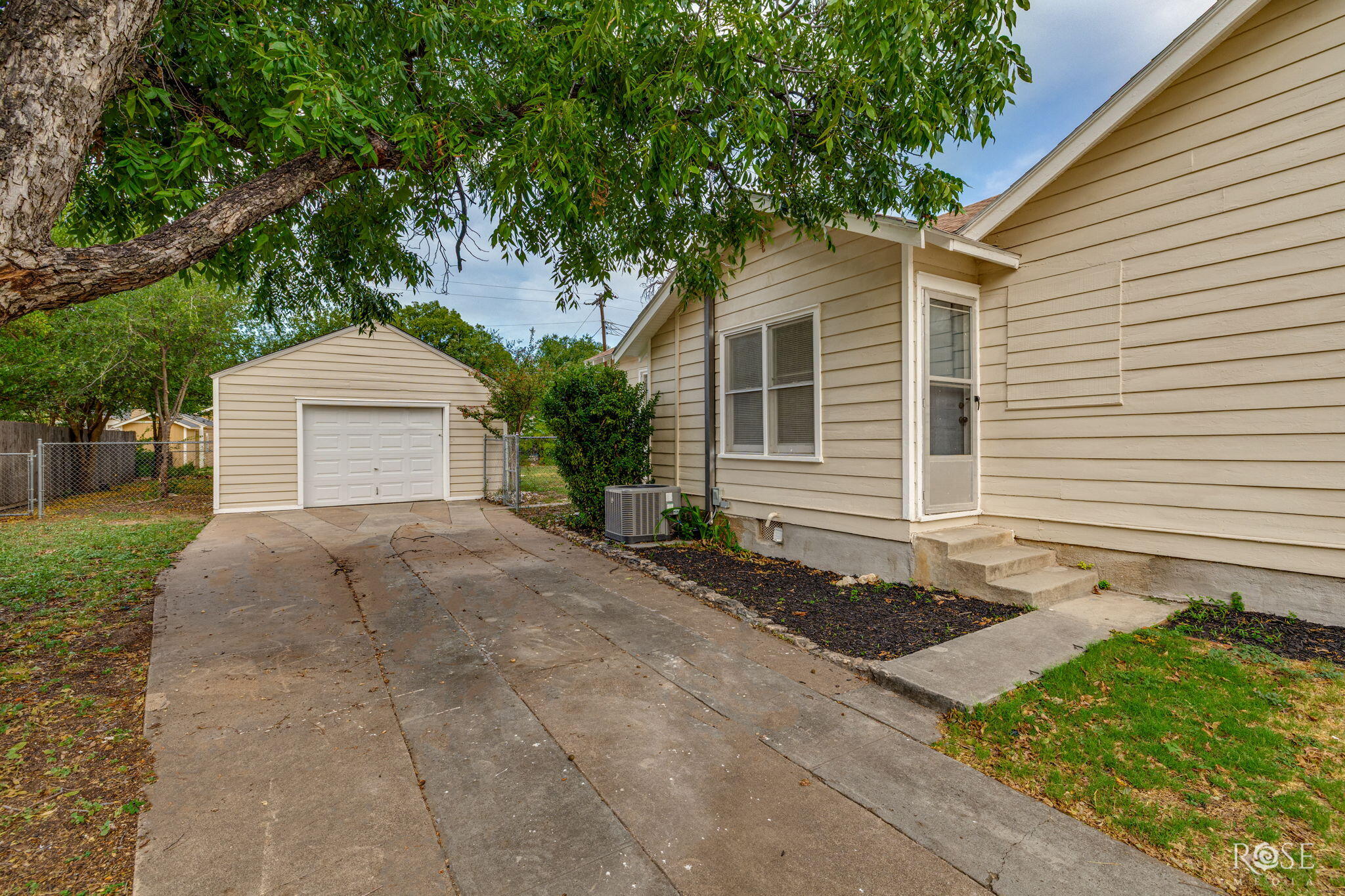 311 S Jackson Street Property Photo 5