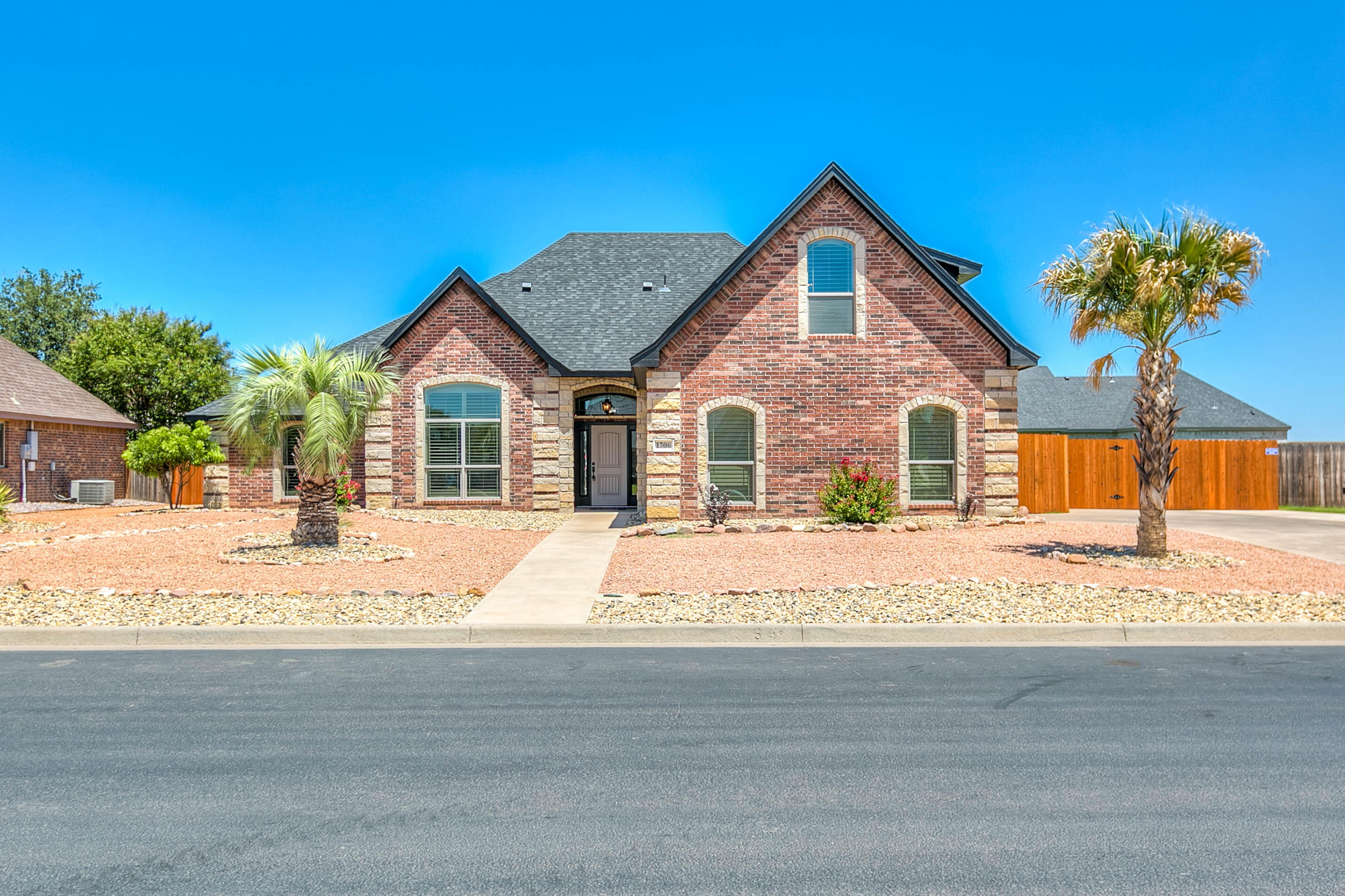 1706 Pine Valley Street Property Photo 2