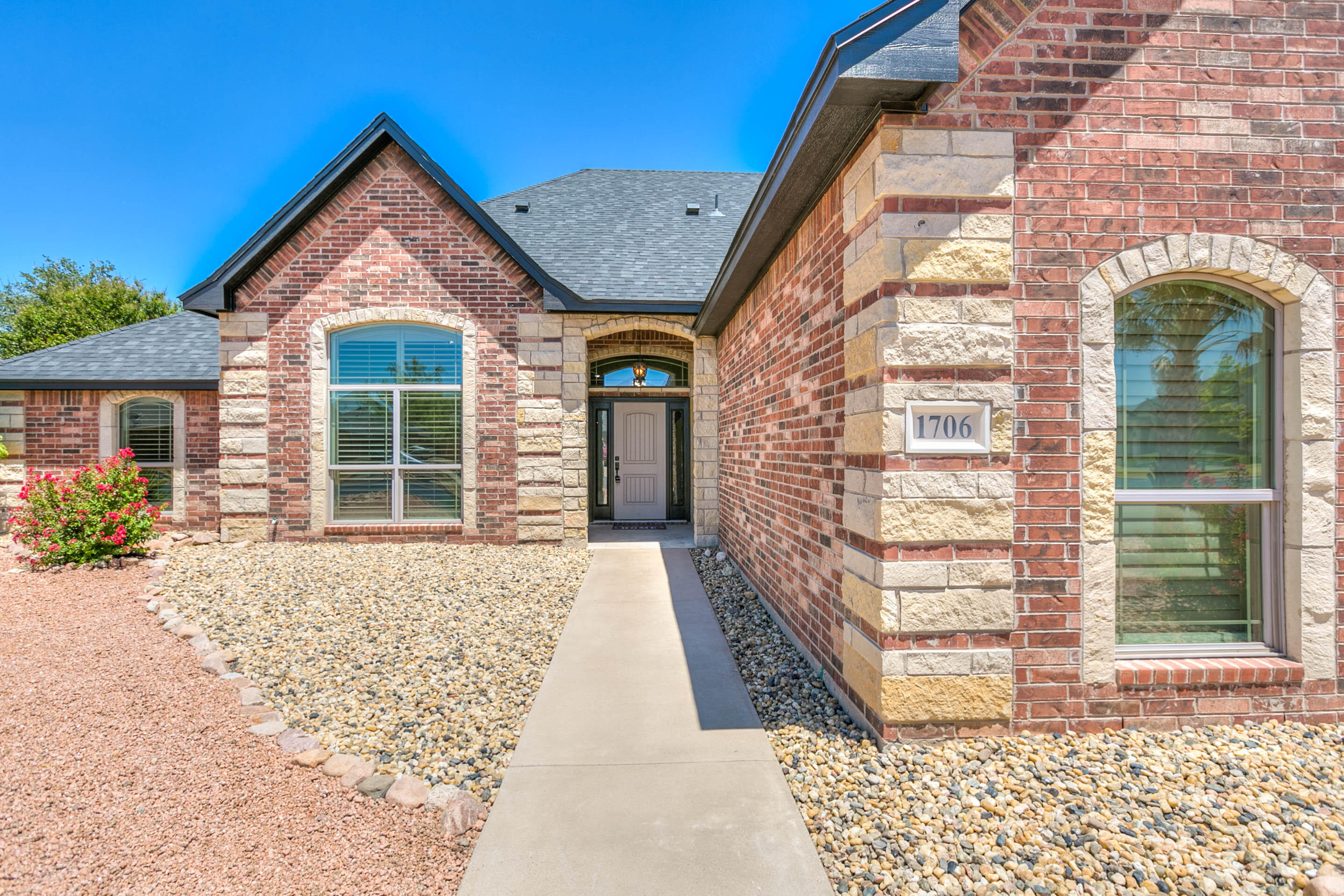 1706 Pine Valley Street Property Photo 3