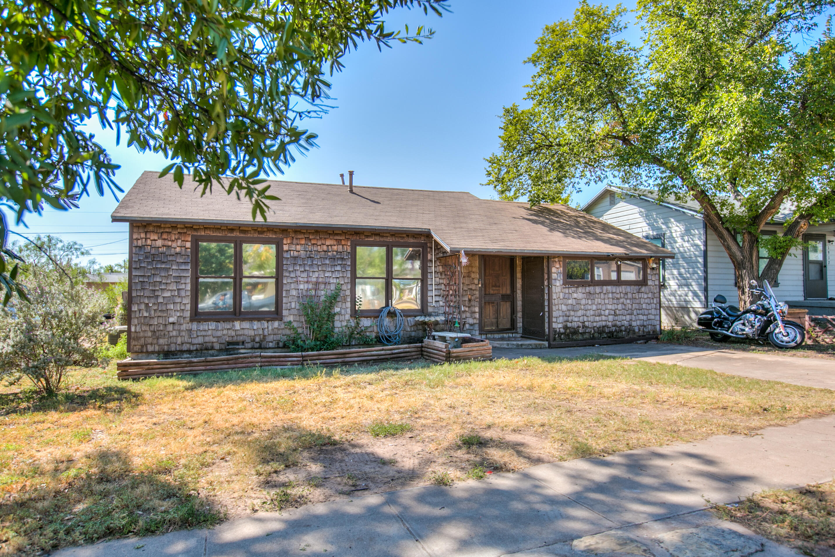 1913 Juanita Avenue Property Photo 3