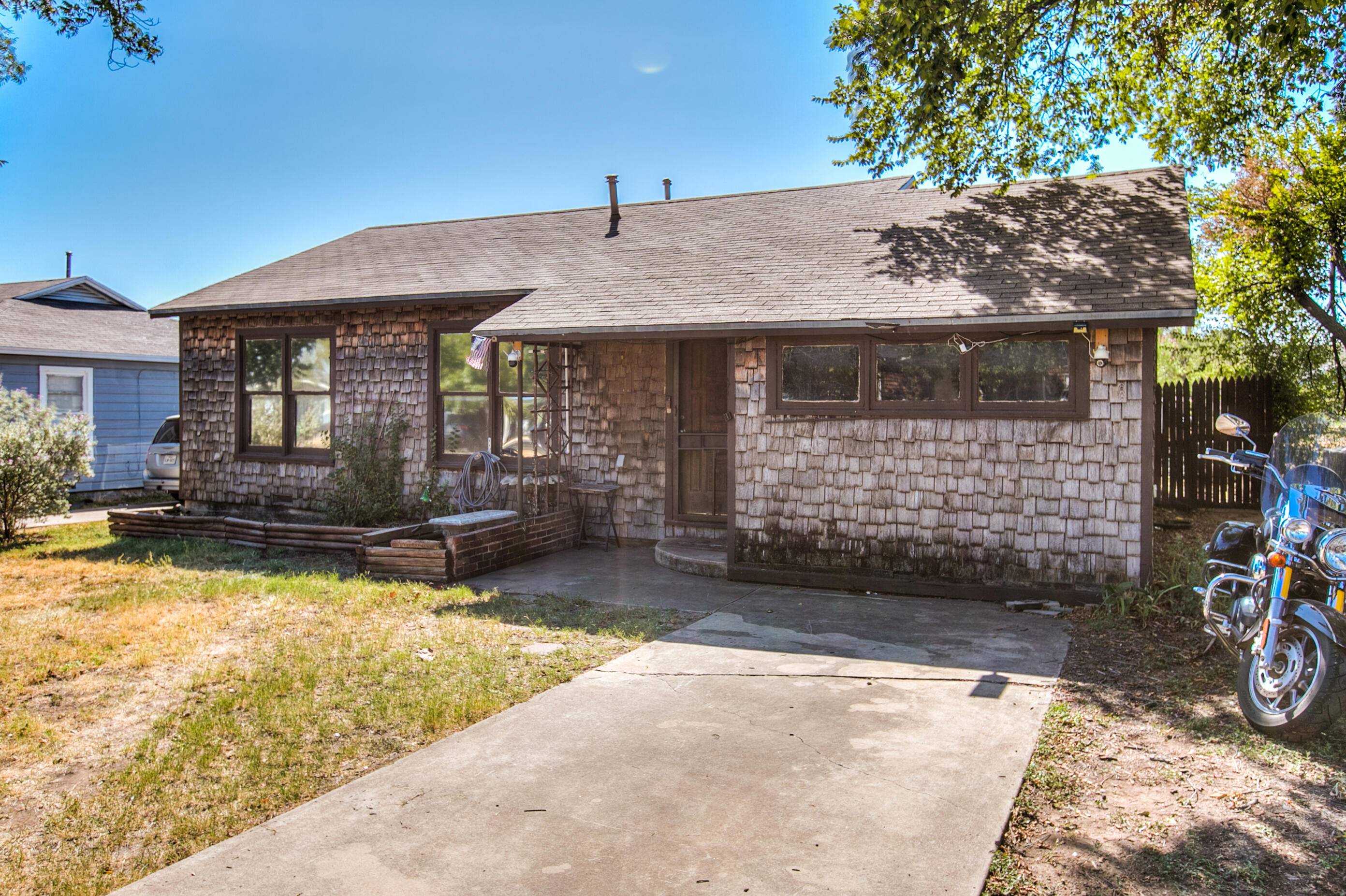 1913 Juanita Avenue Property Photo 4