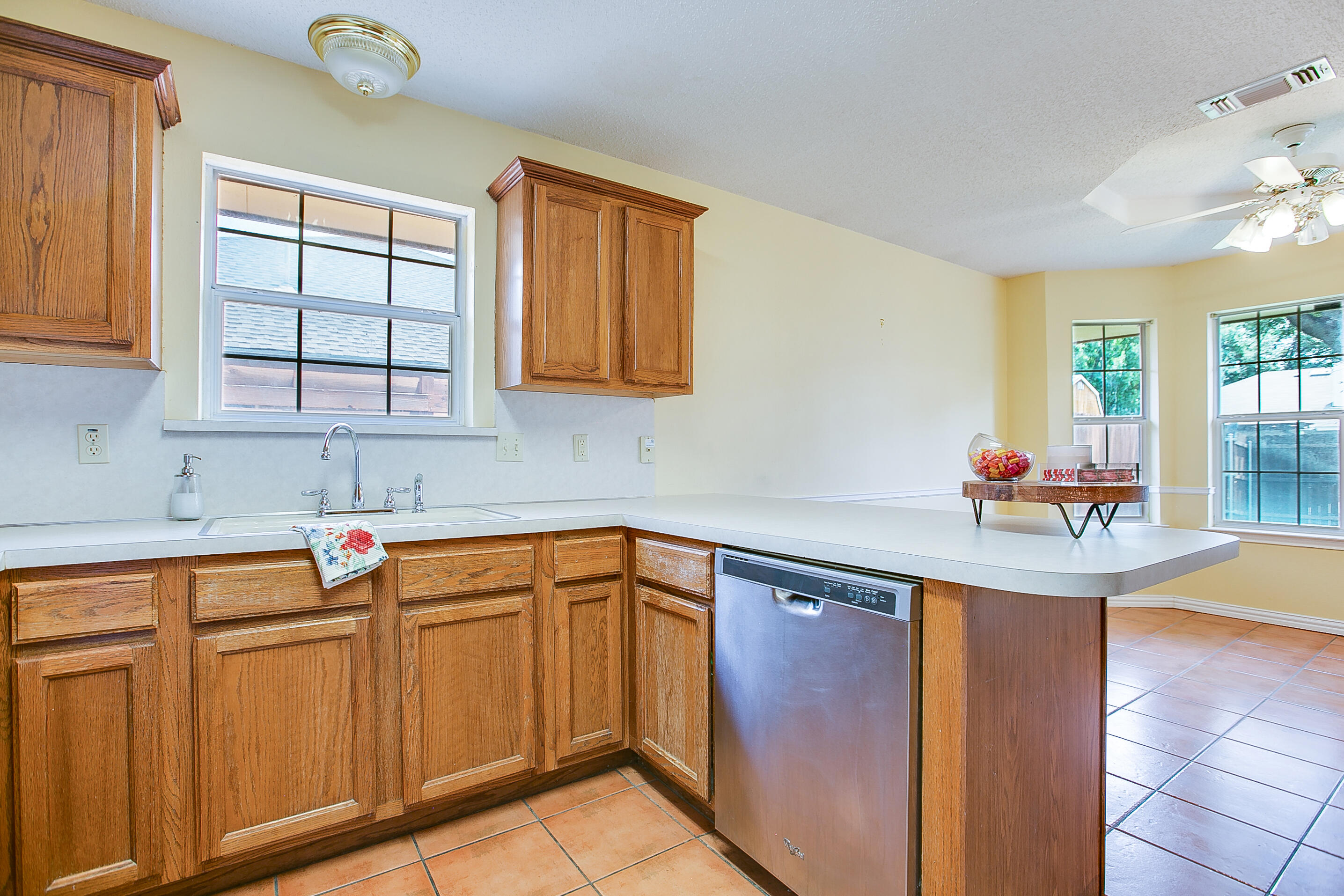 3237 Maplewood Drive Property Photo 6