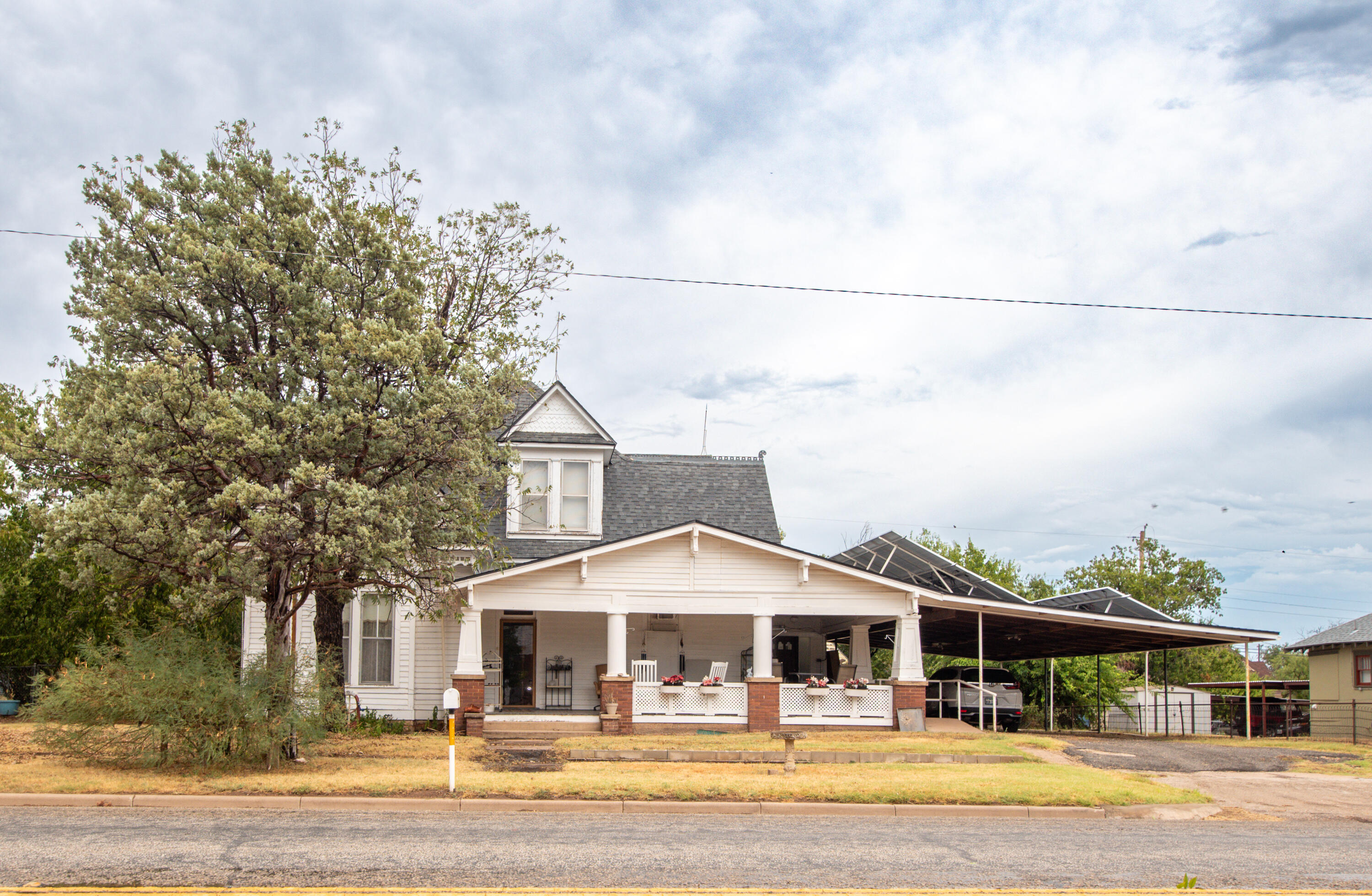 404 N Broadway Street Property Photo 1