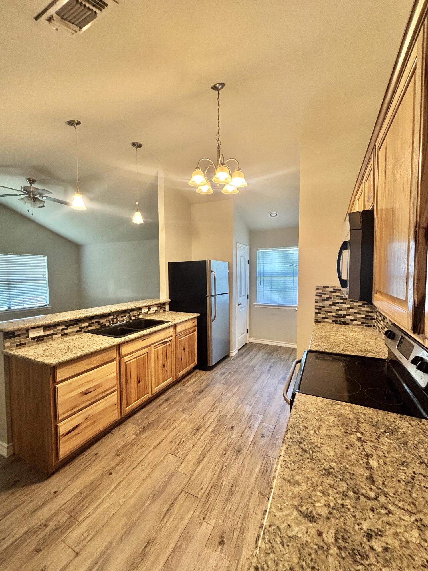 2205 Johnson Street Property Photo 4