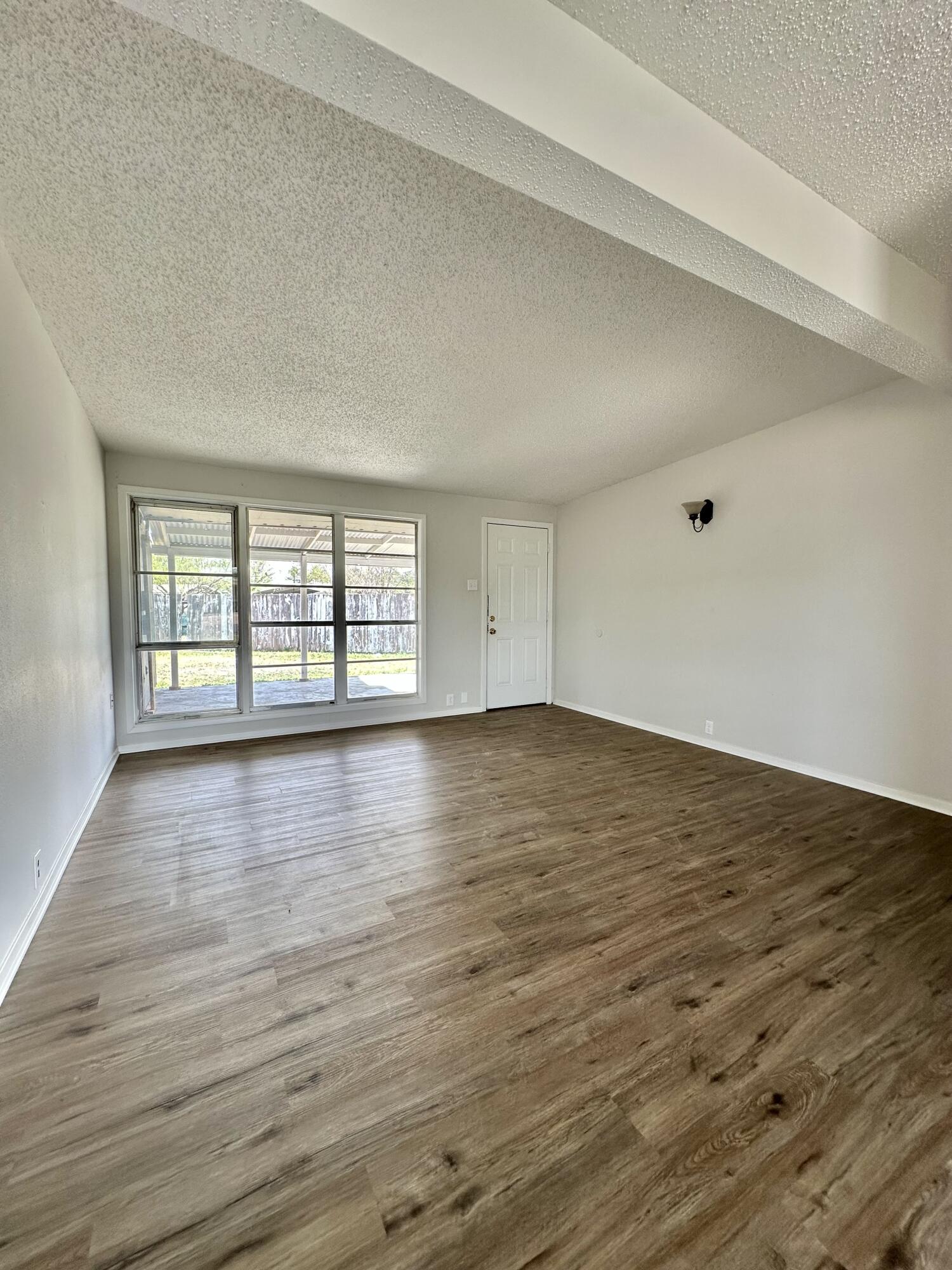 2401 Field Street Property Photo 5