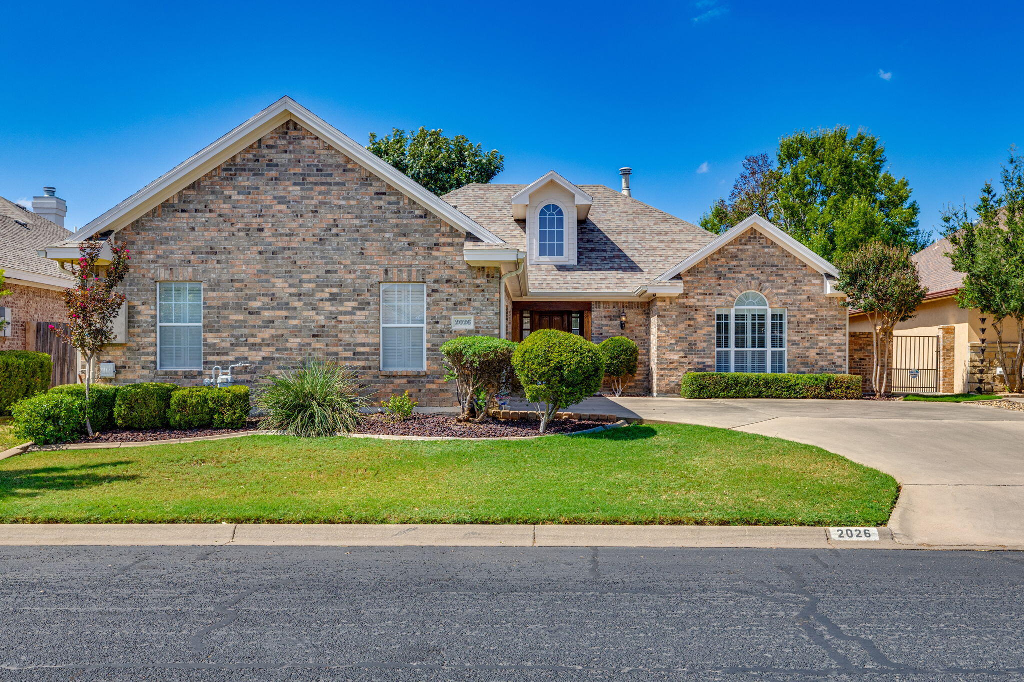 2026 Valleyview Drive Property Photo 1