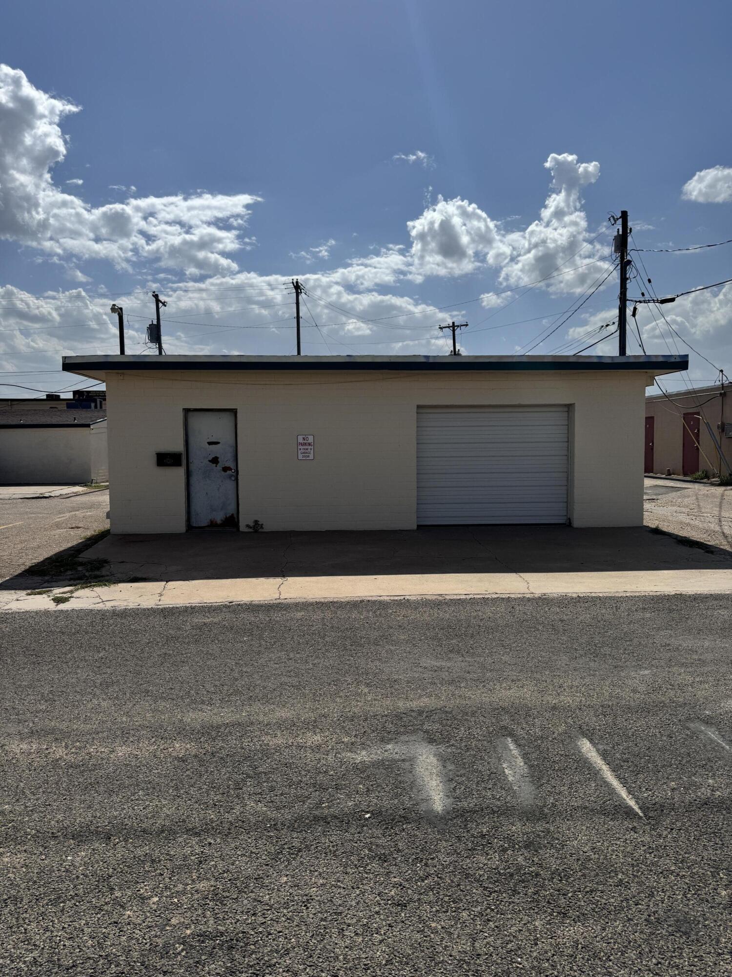 3102 Sherwood Way Property Photo 1