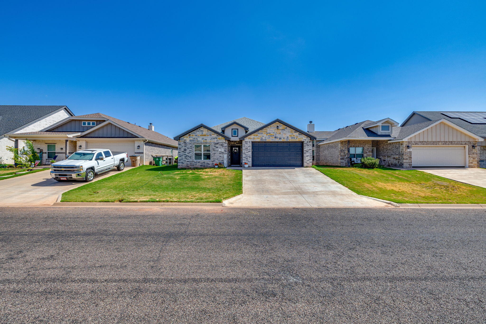 1624 Amberton Parkway Property Photo 2