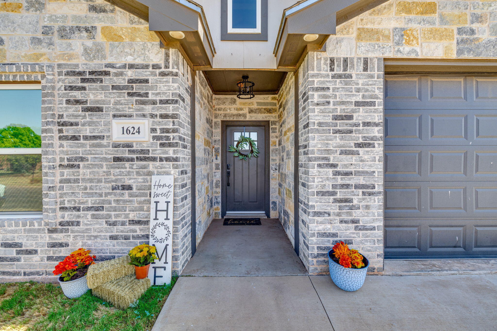 1624 Amberton Parkway Property Photo 4