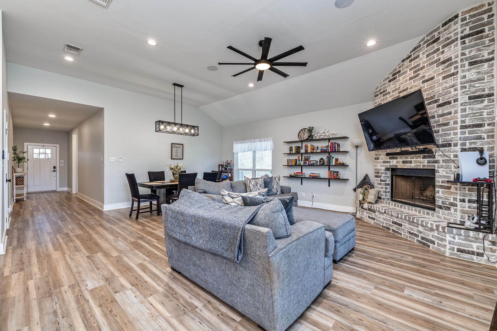 1624 Amberton Parkway Property Photo 8
