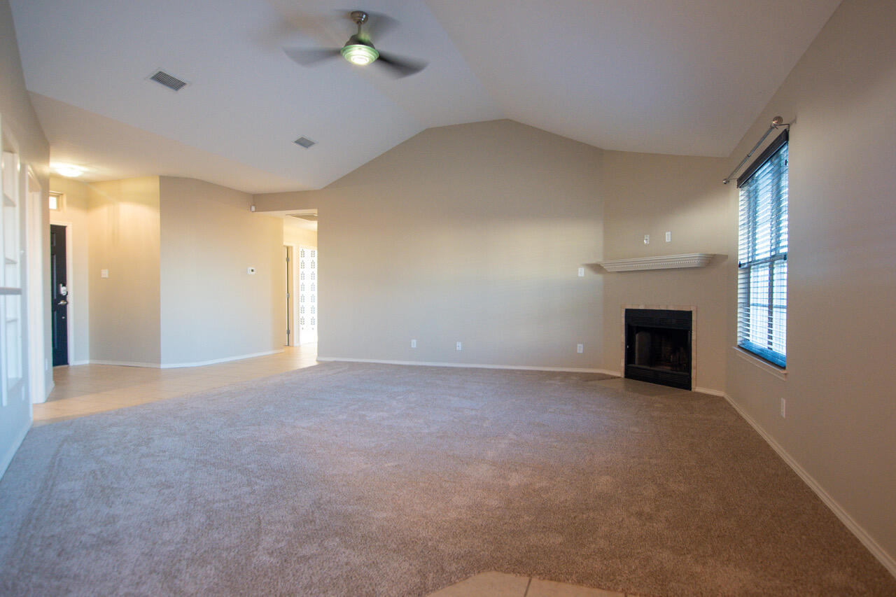 814 Fisher Street Property Photo 6