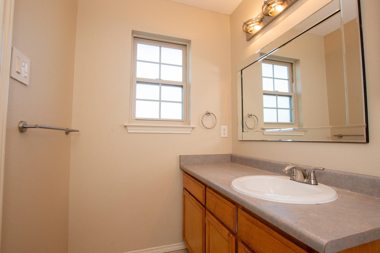 814 Fisher Street Property Photo 12