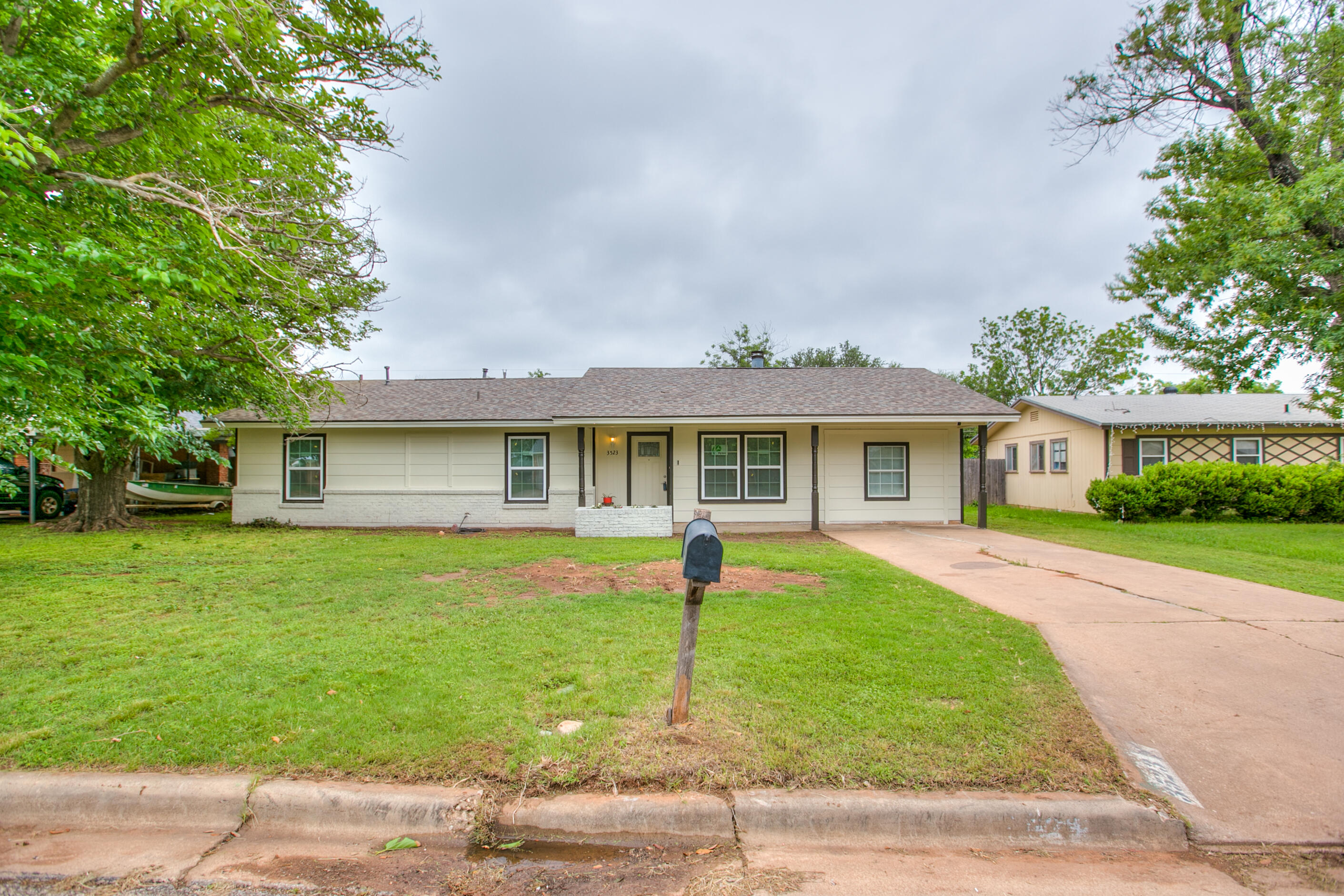3523 S Oxford Drive Property Photo 1