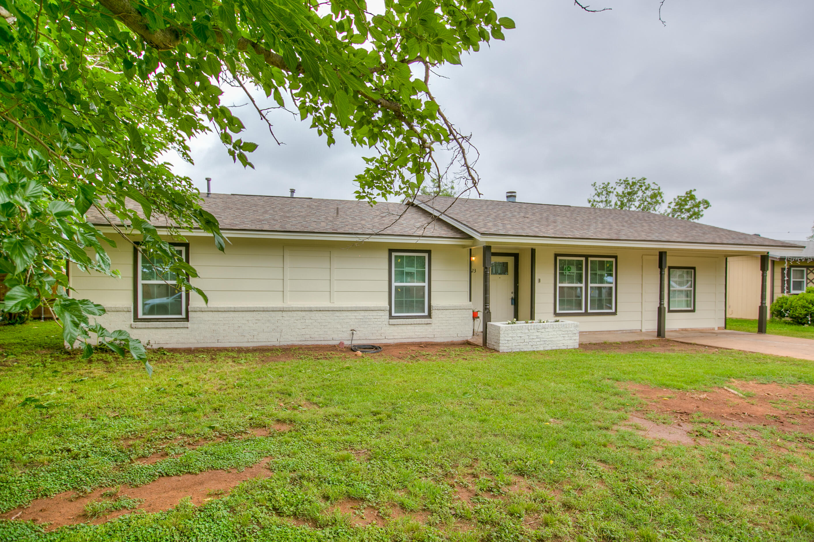 3523 S Oxford Drive Property Photo 4