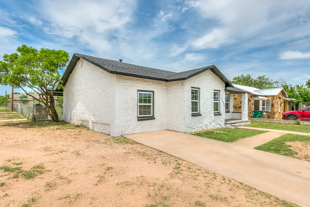 2624 Dallas Street Property Photo 4