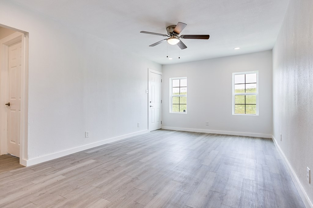 2624 Dallas Street Property Photo 8