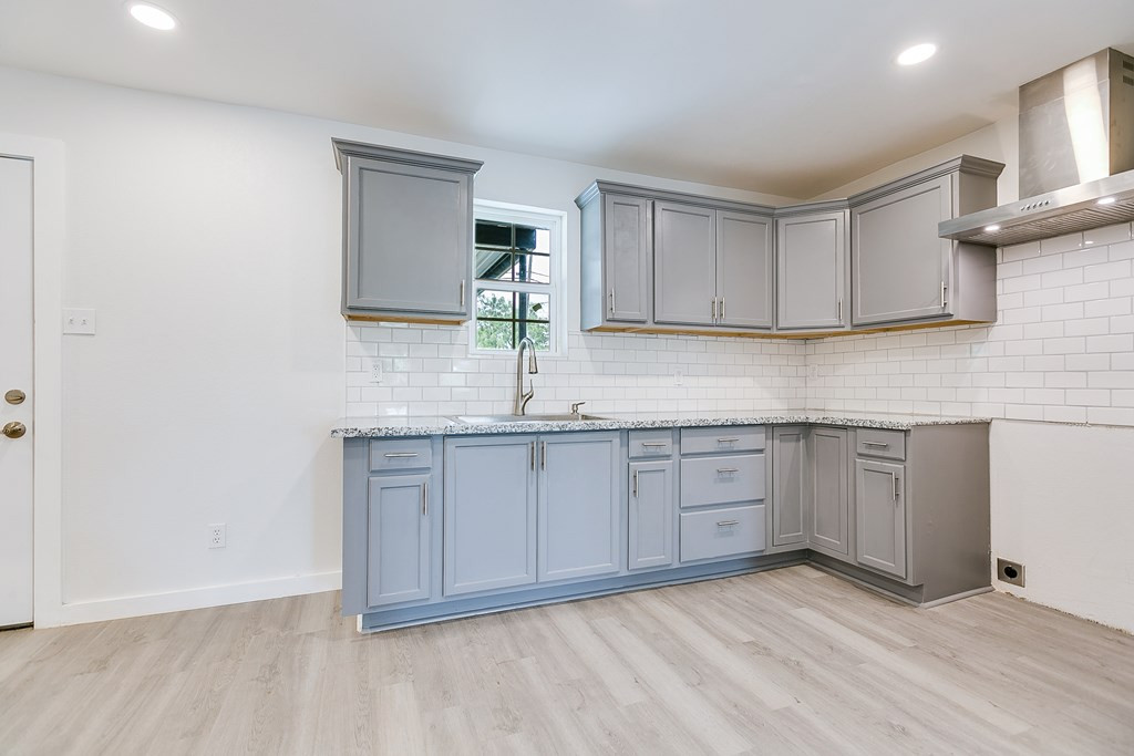 2624 Dallas Street Property Photo 11