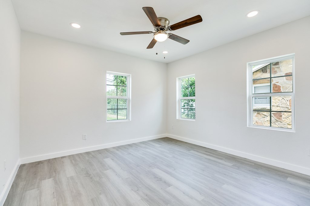 2624 Dallas Street Property Photo 24