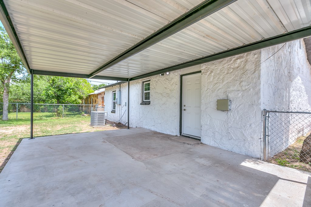 2624 Dallas Street Property Photo 27