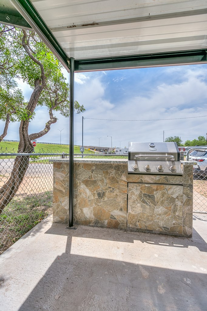 2624 Dallas Street Property Photo 28