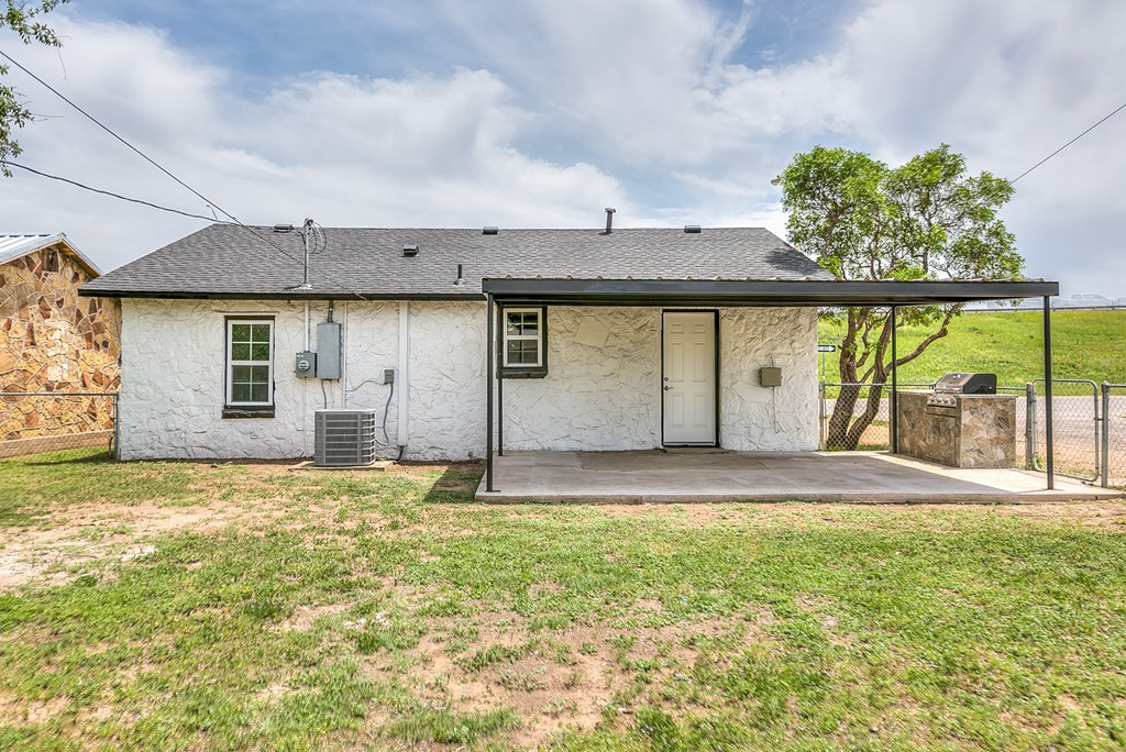 2624 Dallas Street Property Photo 31