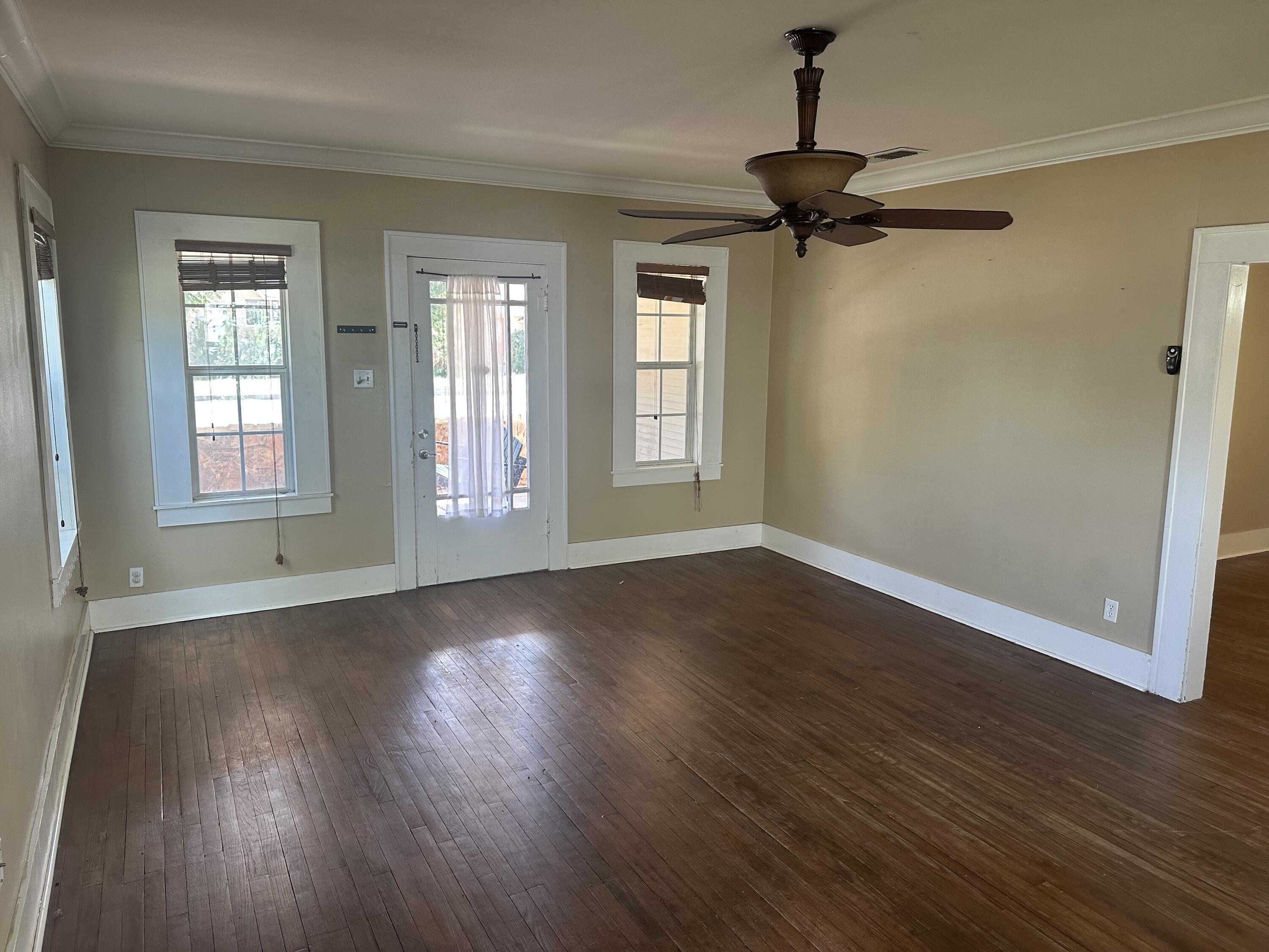 1427 S Park Street Property Photo 4