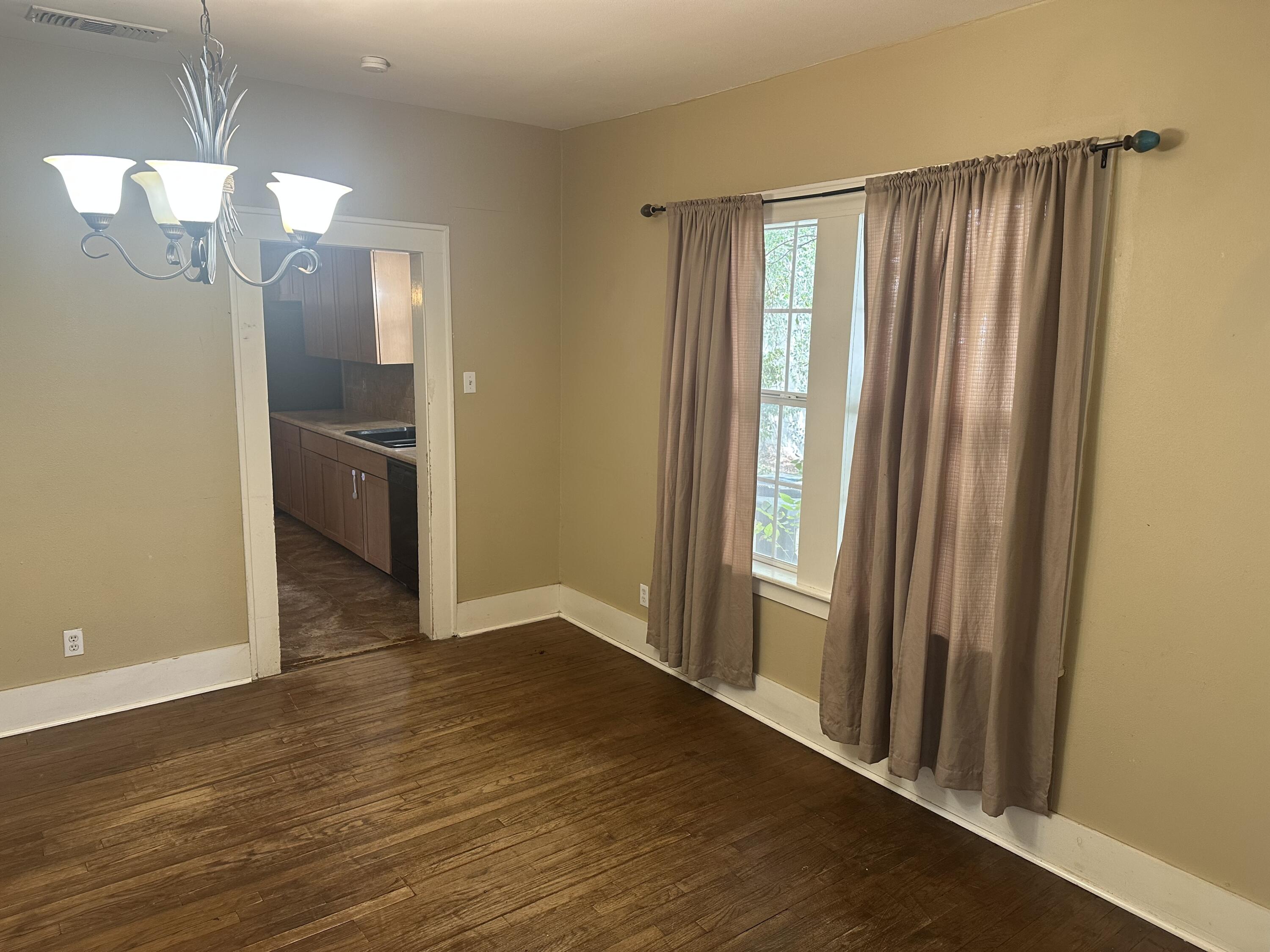 1427 S Park Street Property Photo 6