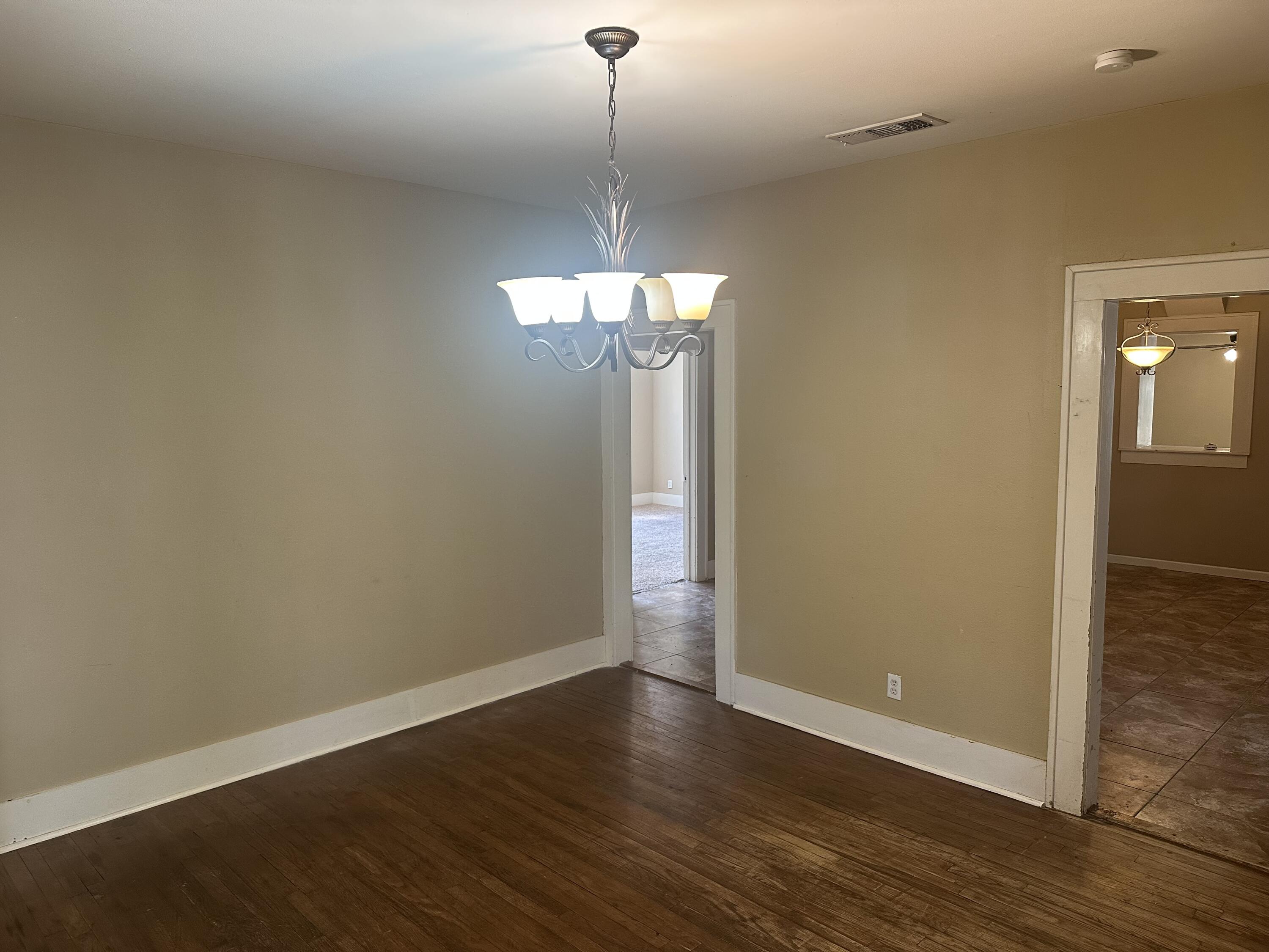 1427 S Park Street Property Photo 7