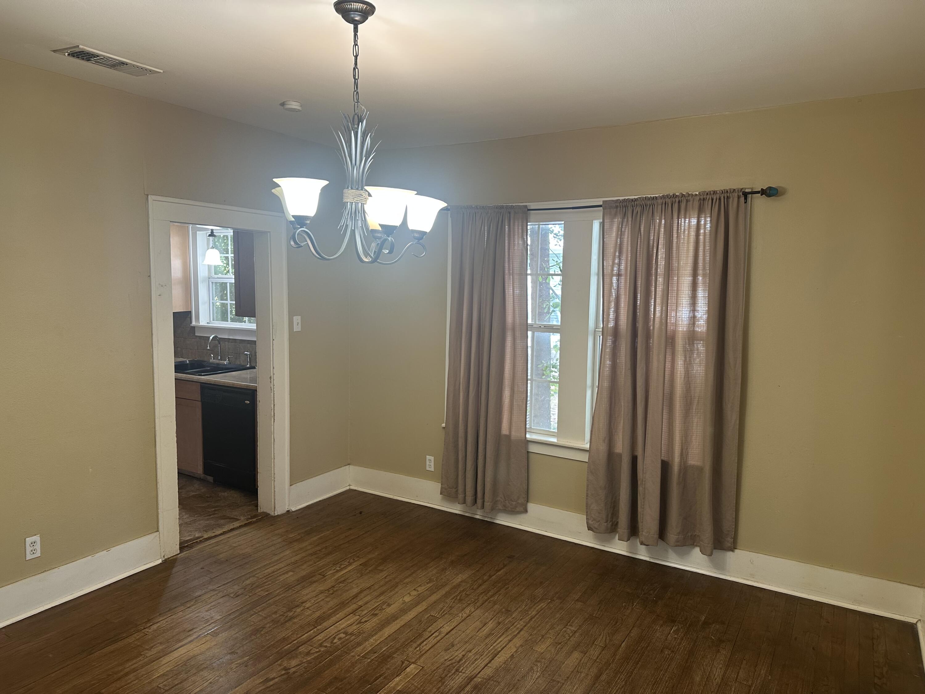1427 S Park Street Property Photo 8