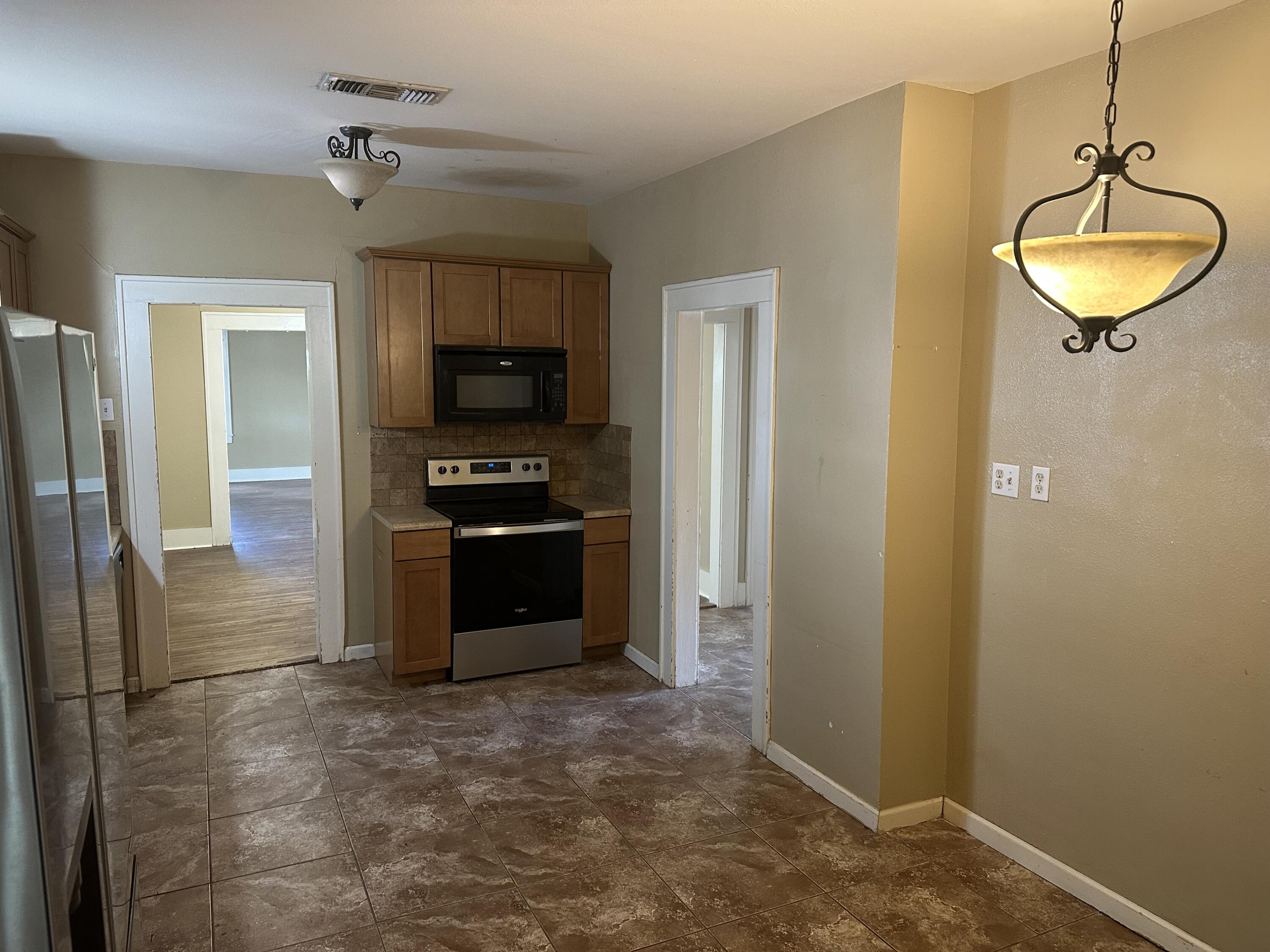 1427 S Park Street Property Photo 10