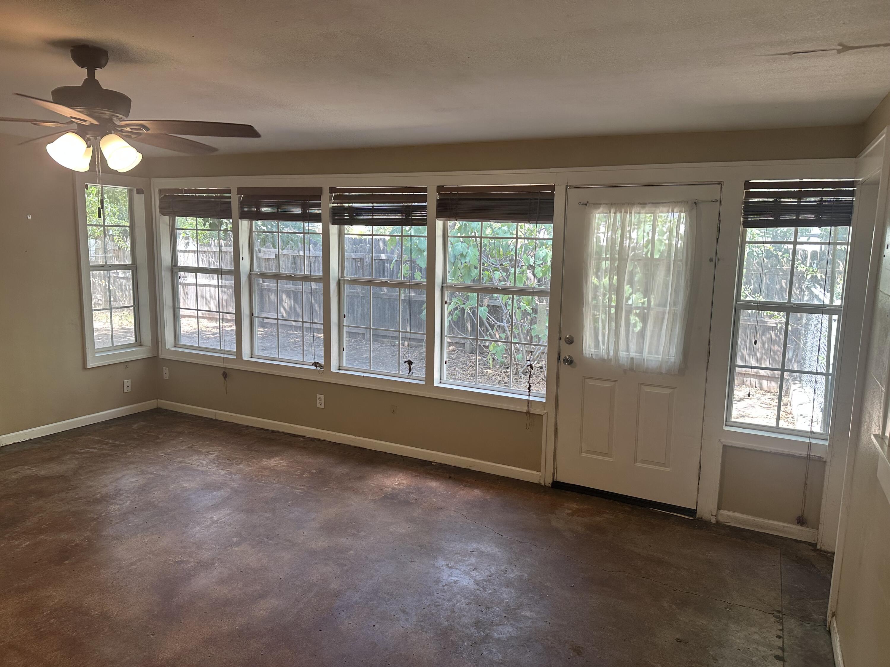 1427 S Park Street Property Photo 12