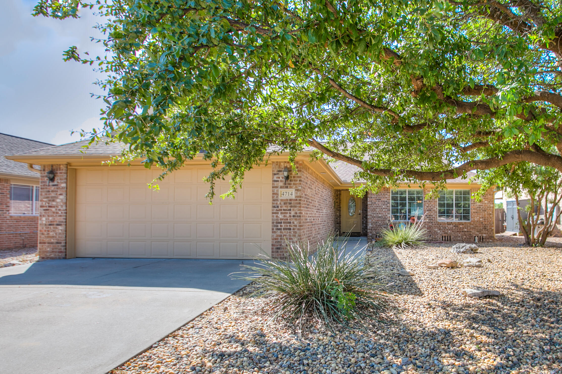 4714 Oak Grove Boulevard Property Photo 1