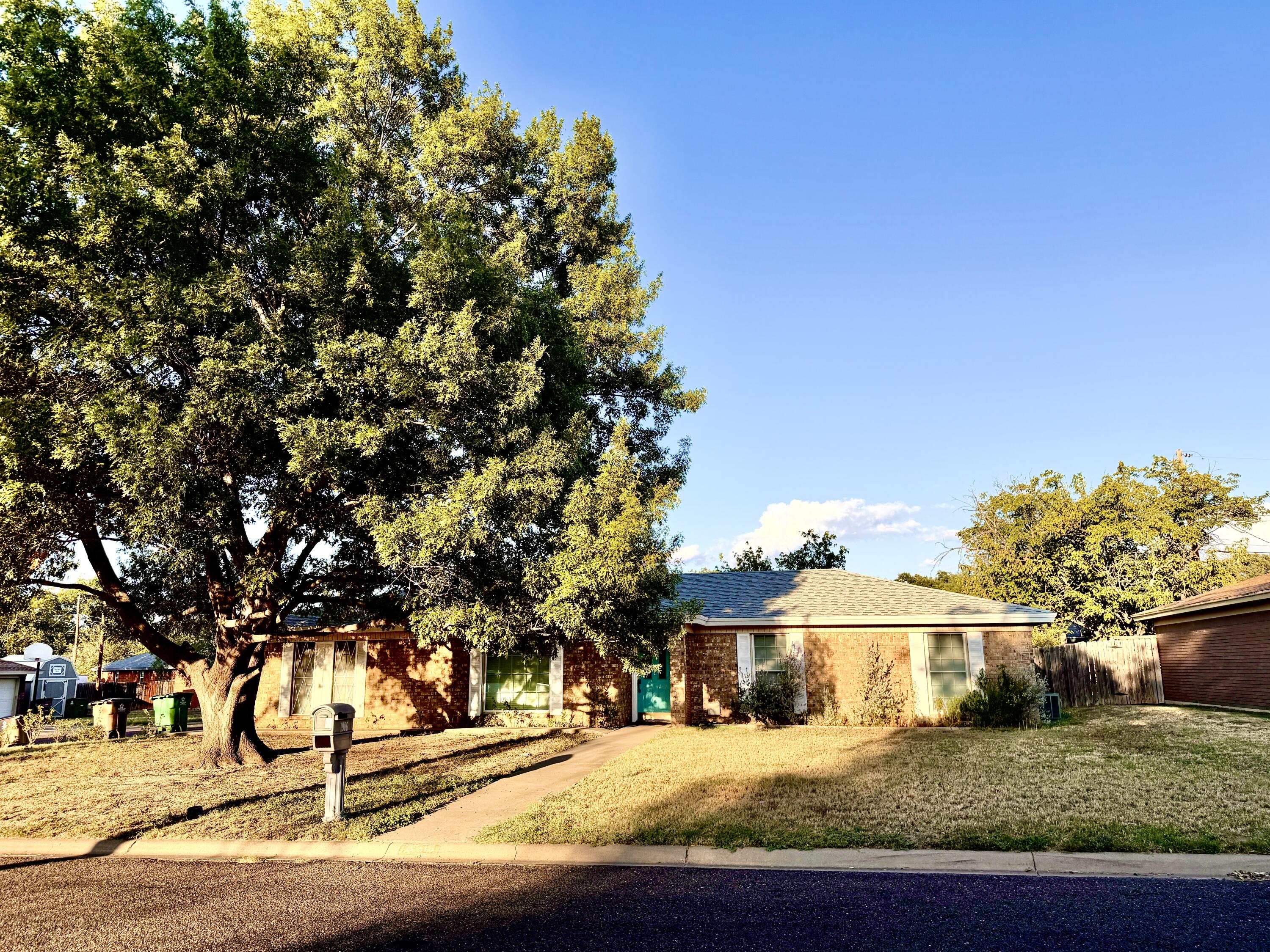 1906 N Harrison Street Property Photo 1
