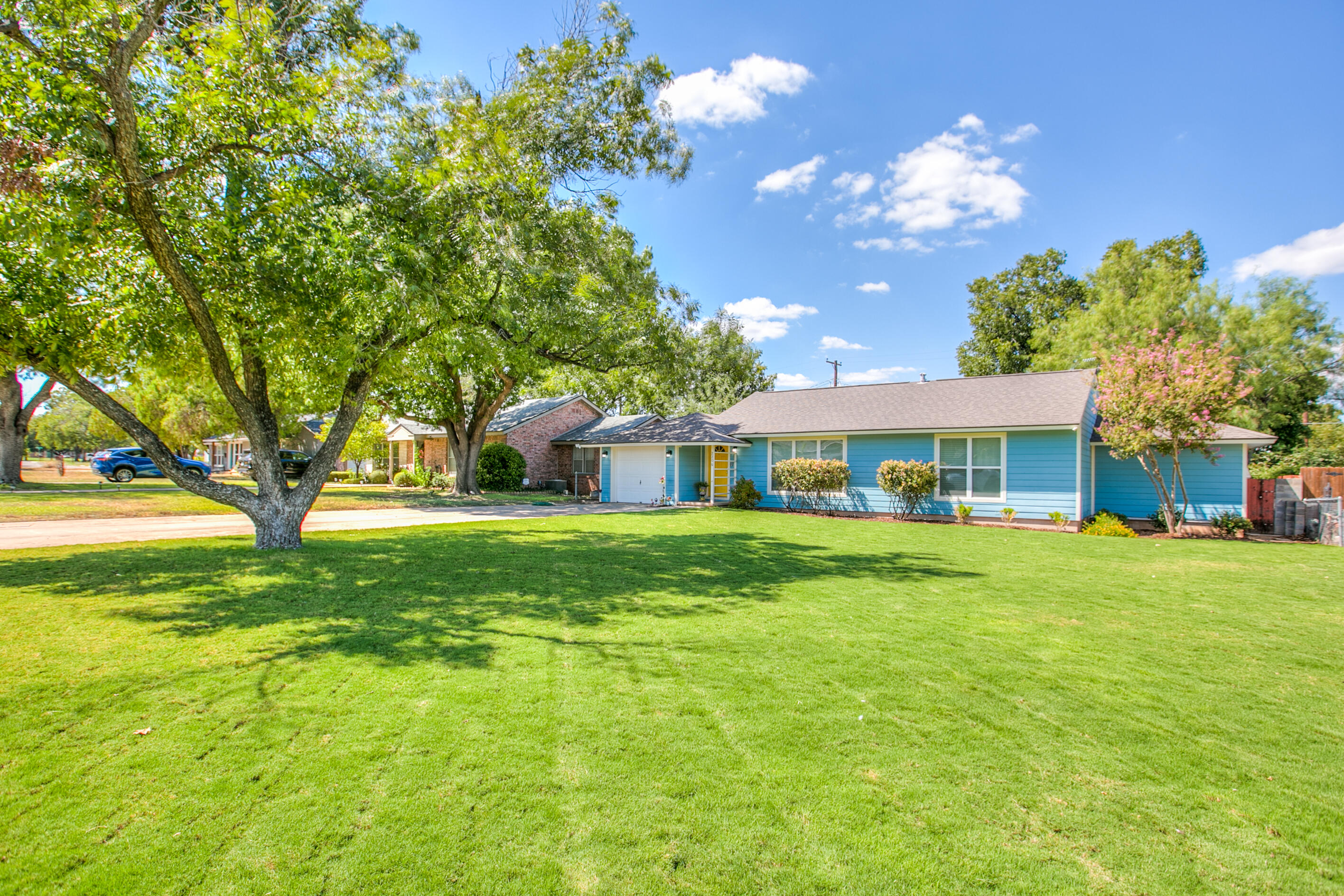 2206 W Concho Avenue Property Photo 1