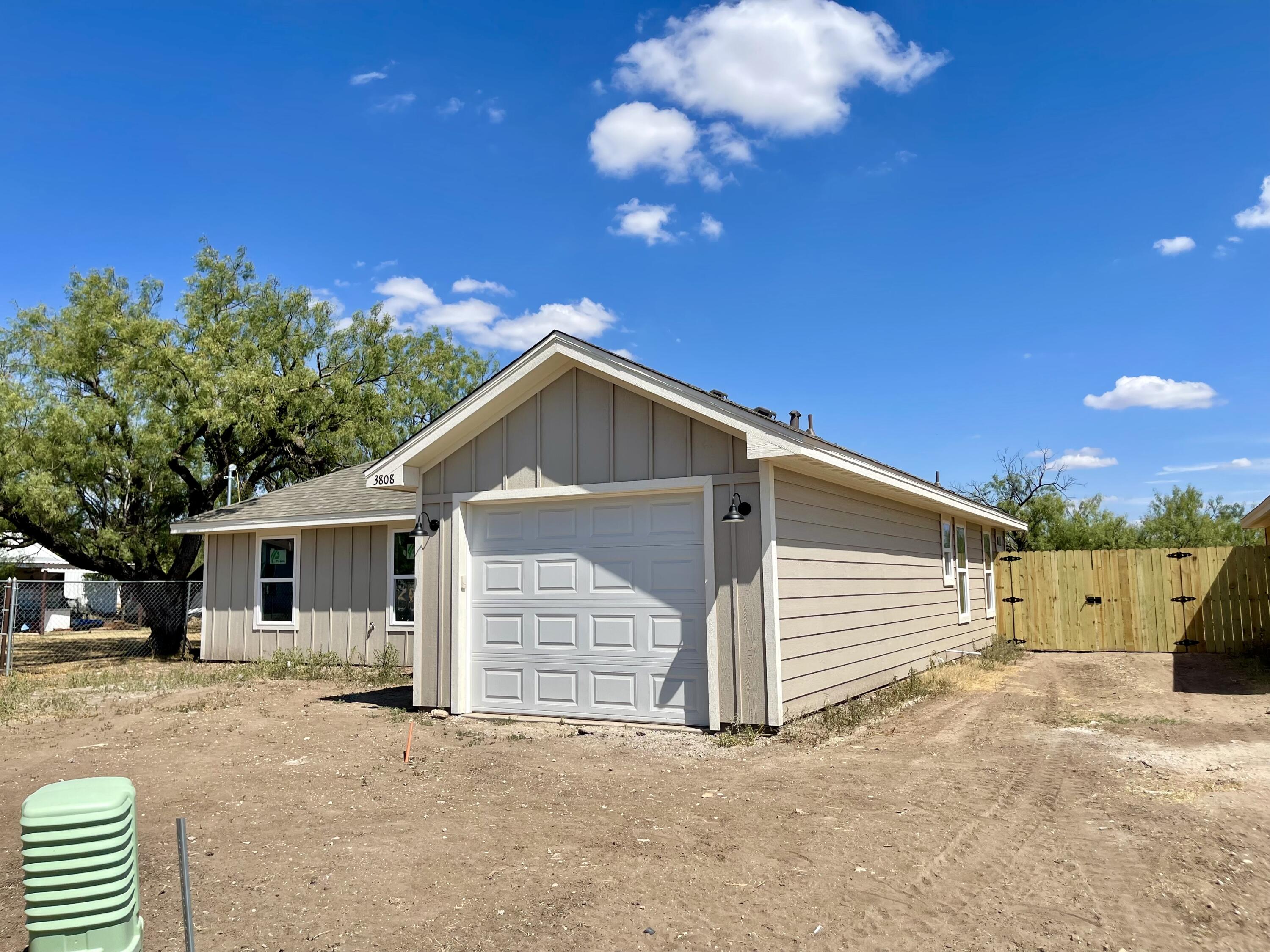 3808 Crockett Street Property Photo 2
