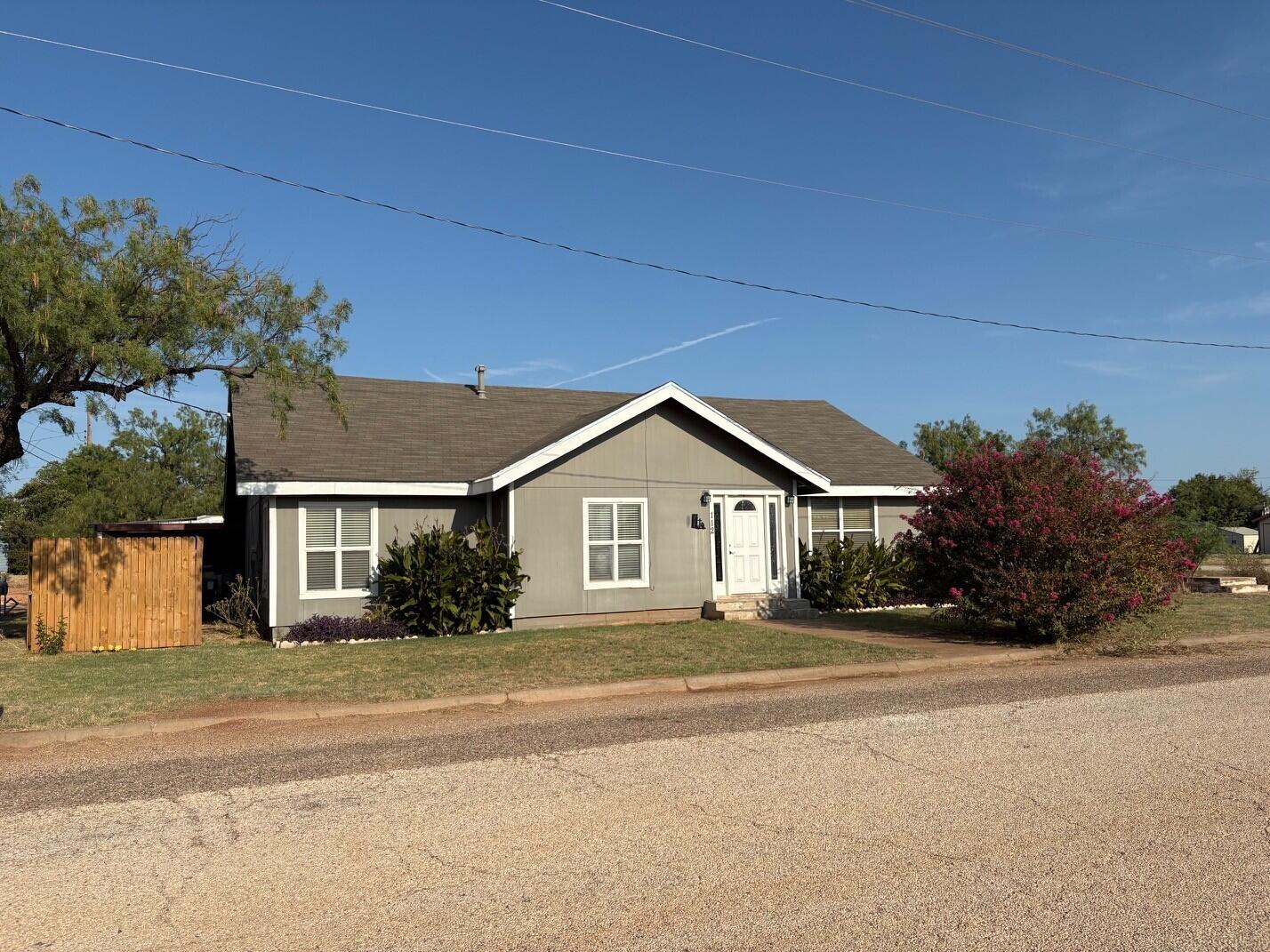112 S Woods Street Property Photo 1