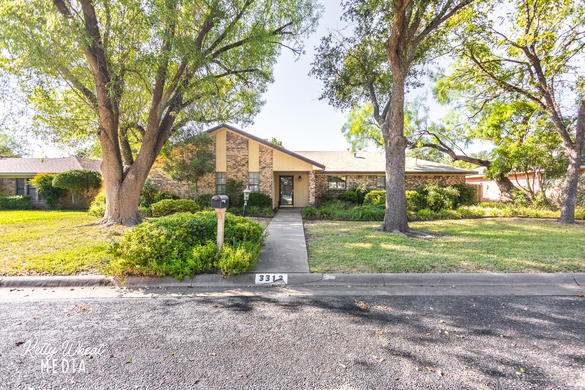 3313 Shadyhill Drive Property Photo 2