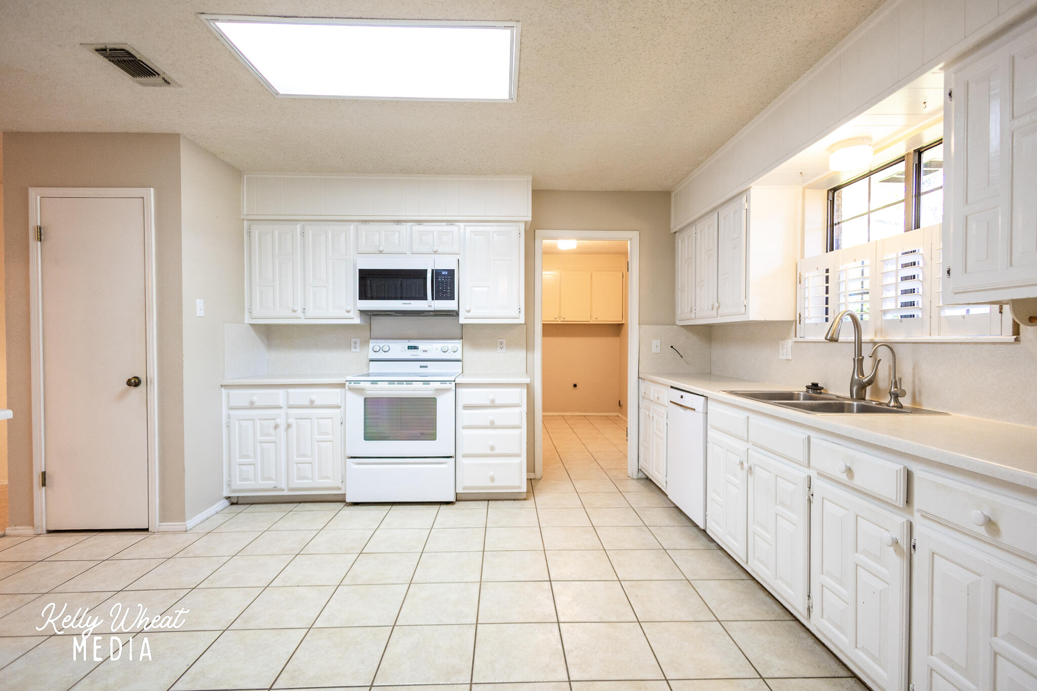 3313 Shadyhill Drive Property Photo 7
