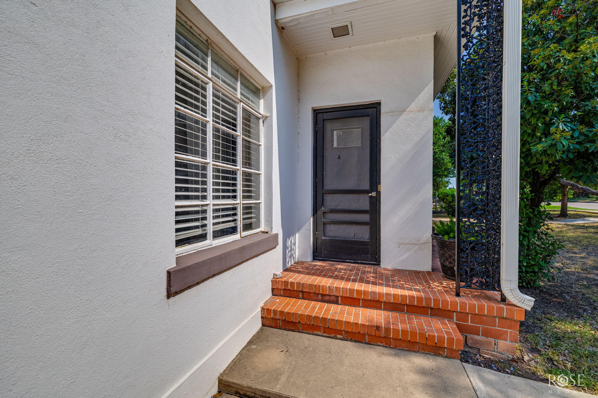 404 S Bishop Street Property Photo 3