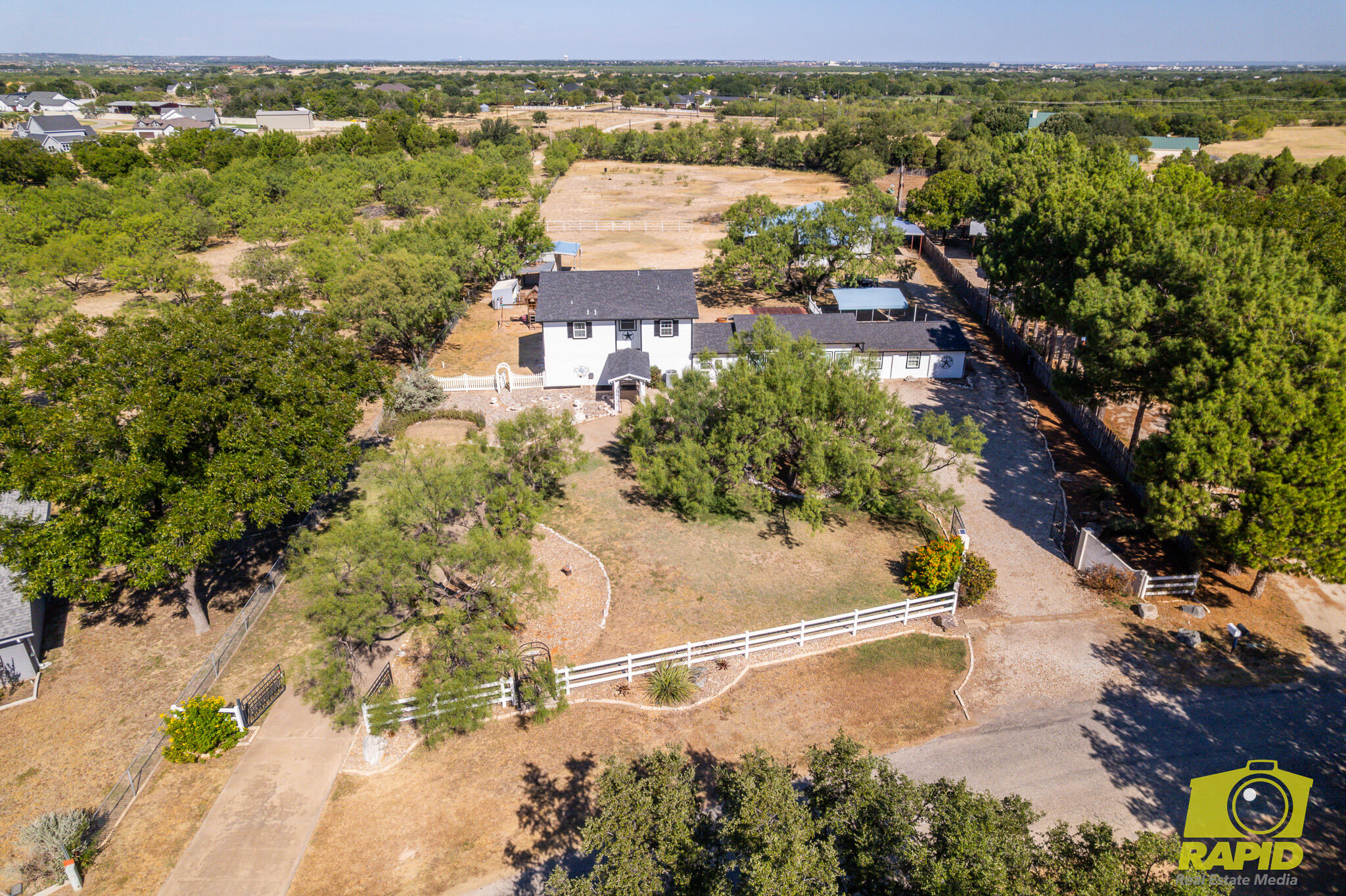 2062 Country Club Estates Circle Property Photo 3