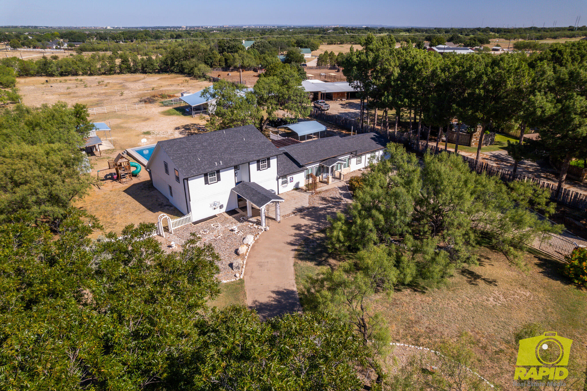 2062 Country Club Estates Circle Property Photo 4