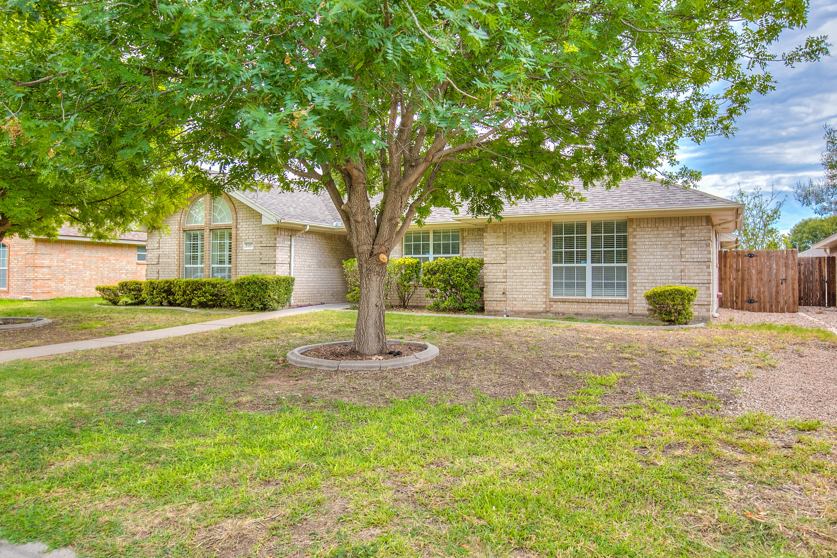 3587 Shadyhill Drive Property Photo 3