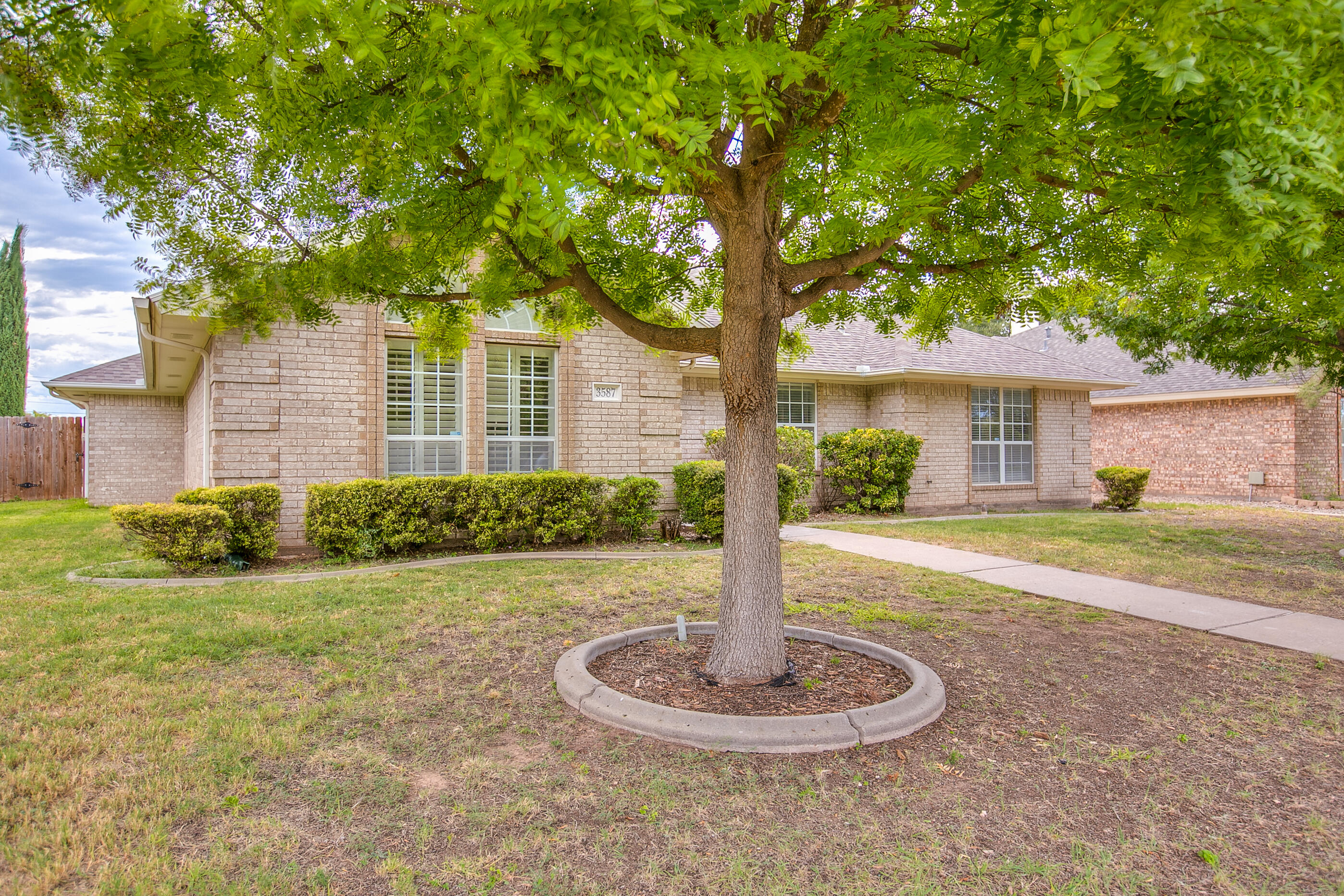 3587 Shadyhill Drive Property Photo 4
