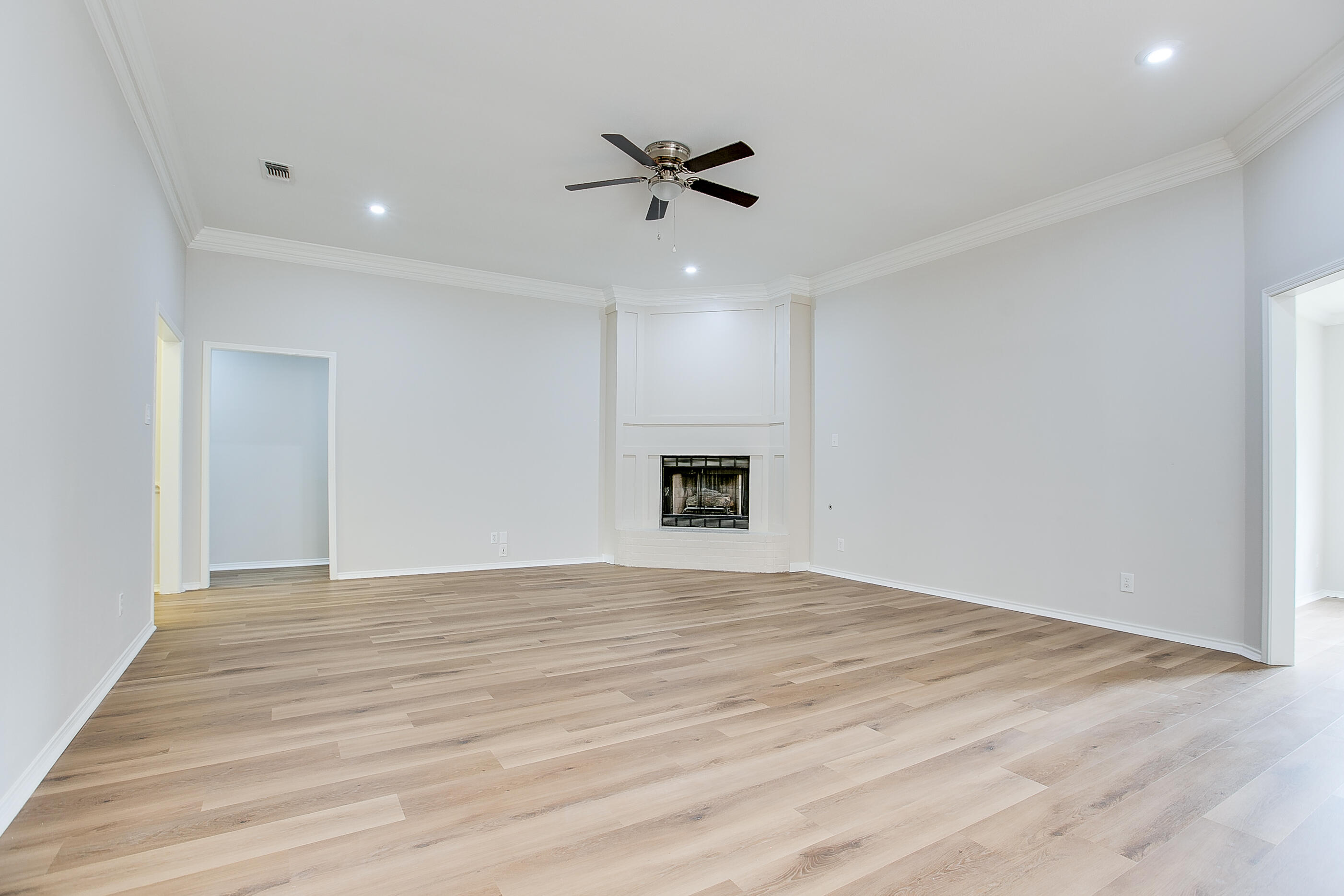 3587 Shadyhill Drive Property Photo 8