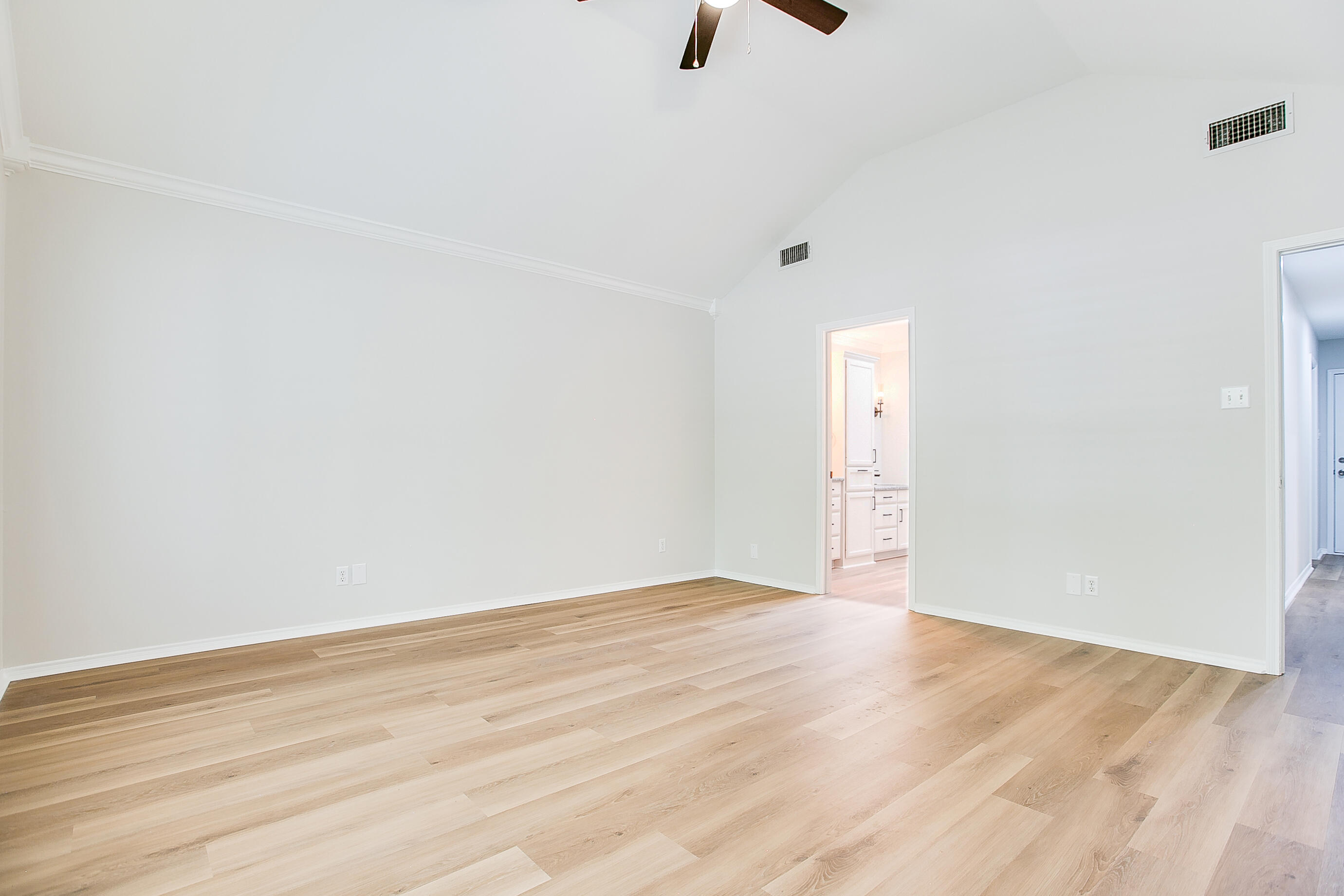 3587 Shadyhill Drive Property Photo 18