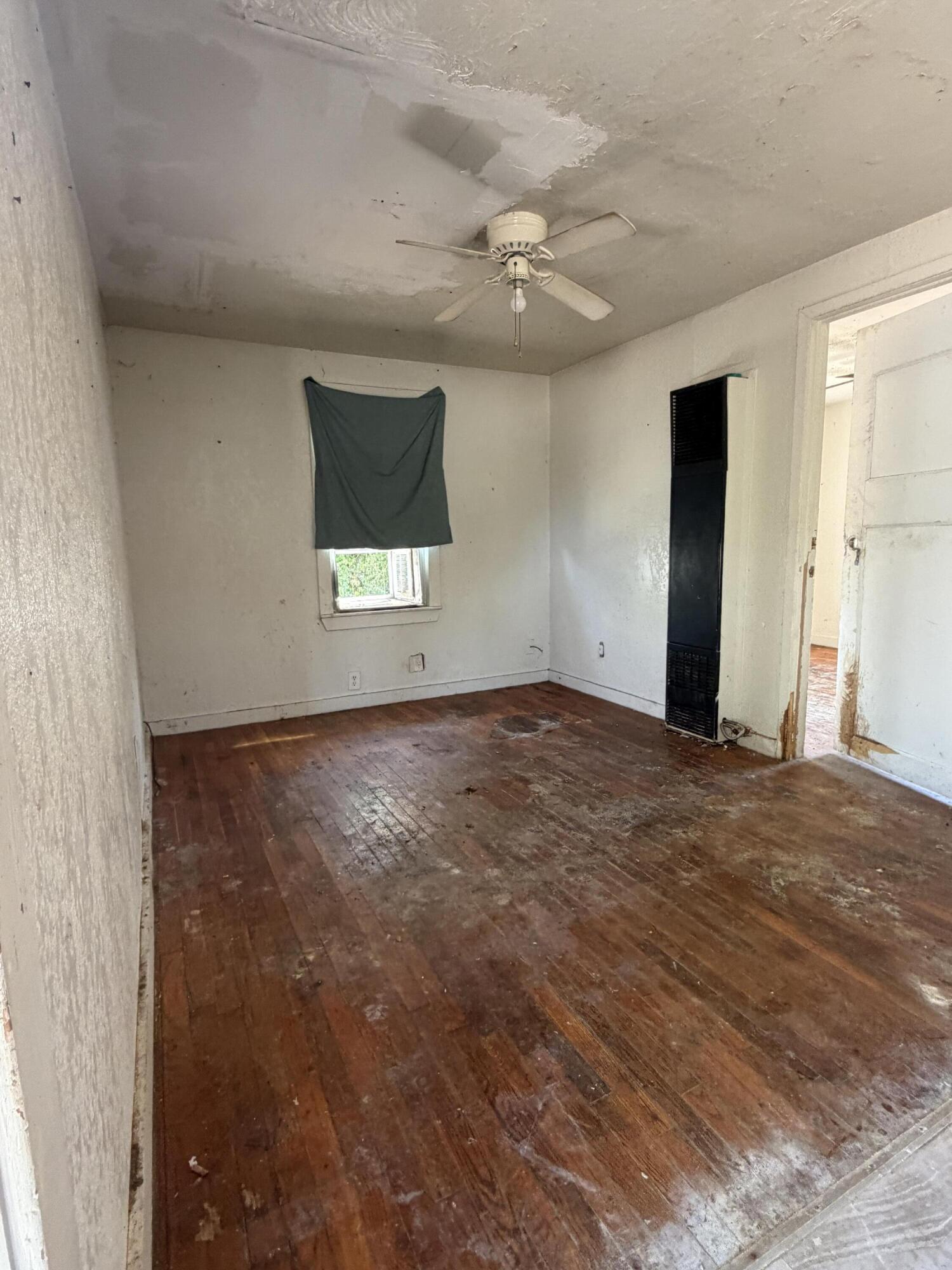 607 E 38th Street Property Photo 2