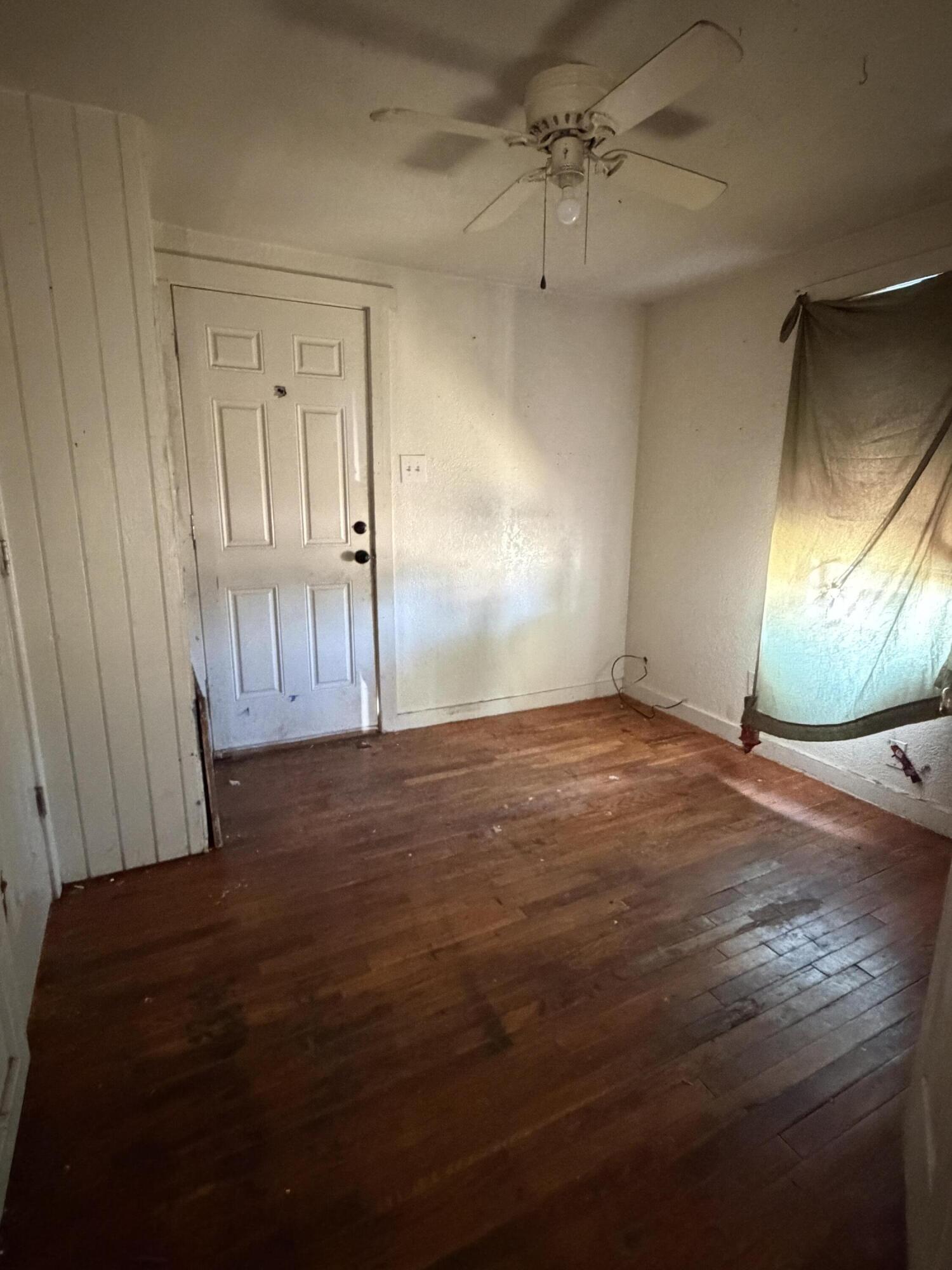 607 E 38th Street Property Photo 3