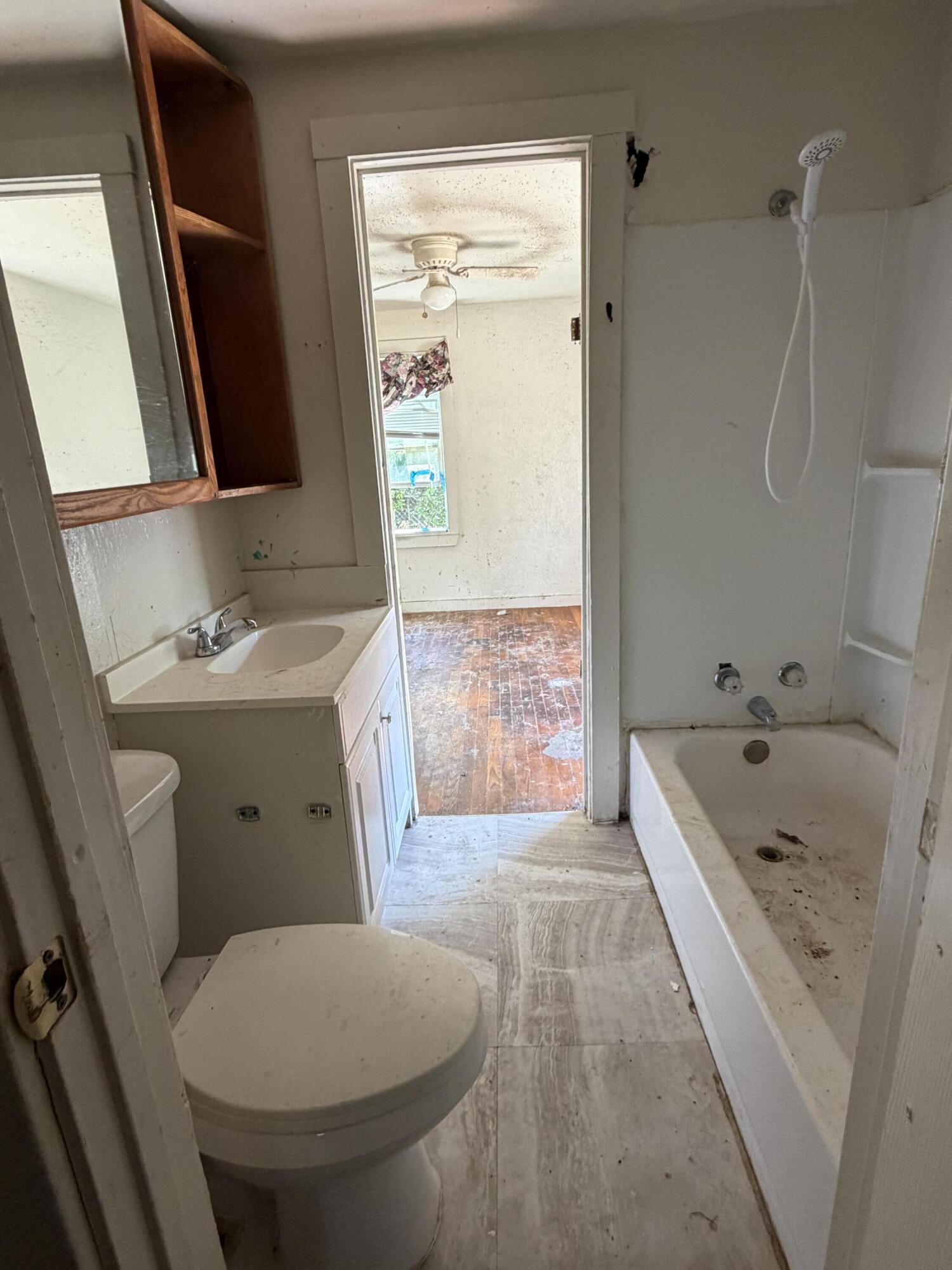 607 E 38th Street Property Photo 4